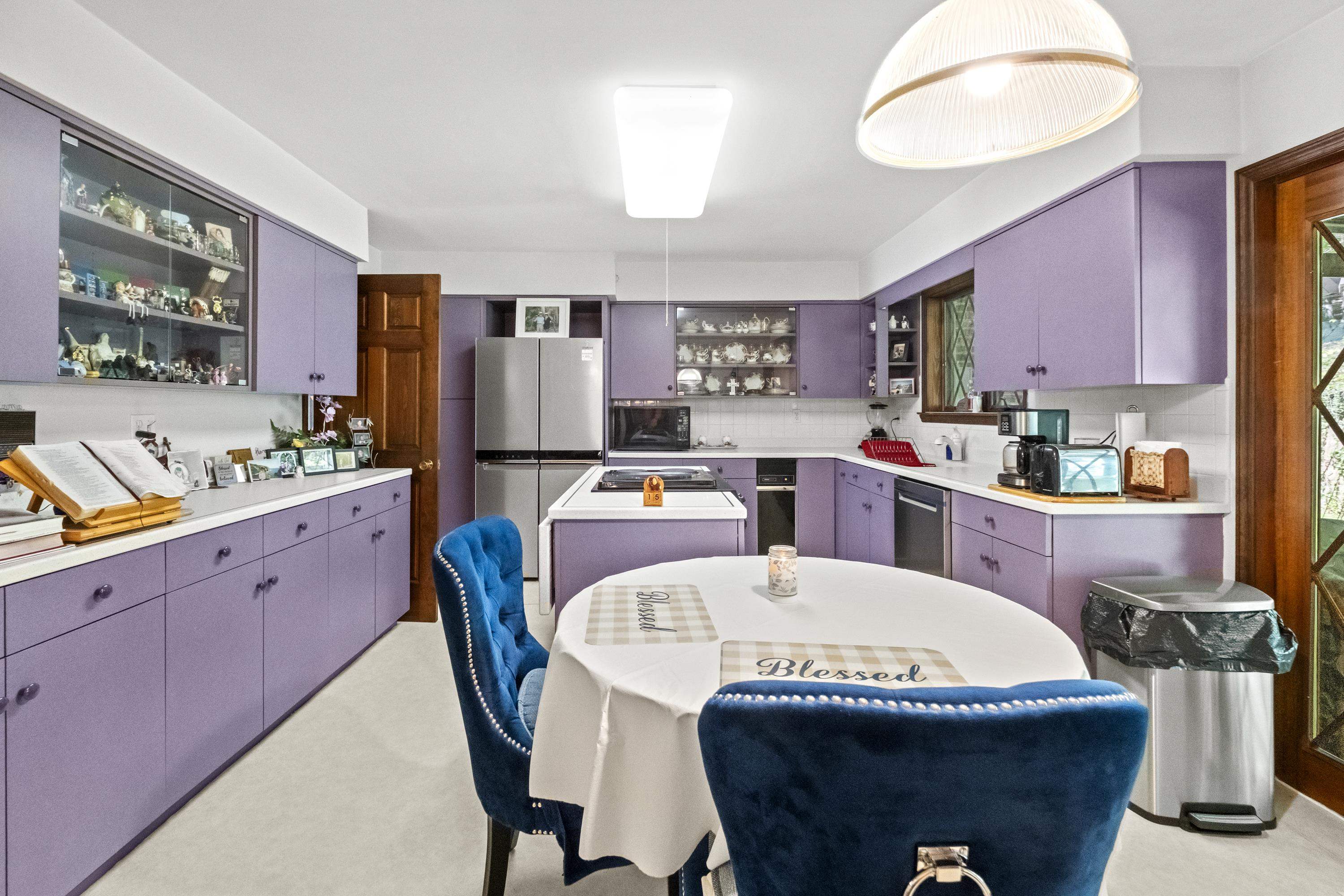 https://zimg.paragon.ice.com/ParagonImages/Property/PH/AABRKY/61286/9/0/0/1ef1b06f4a4cef6a95562fcf21a69696/0/9f56e6500891cee3380b96345686a19f/61286-2bf103e2-1b75-40df-bb20-010618cc80d3.JPG