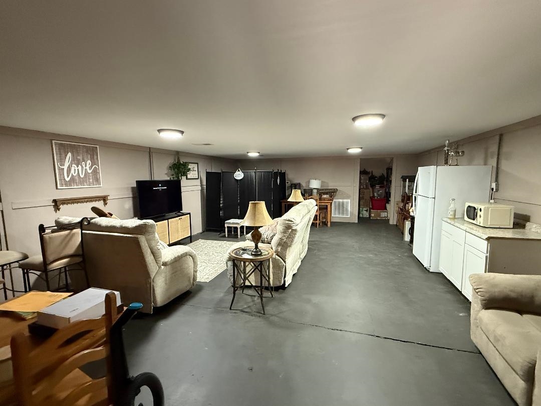 https://zimg.paragon.ice.com/ParagonImages/Property/PH/AABRKY/61291/13/0/0/8aefdaa482627e8297dd33bf25bab8f4/0/a534363957a9712285fe6598e10a805c/61291-393aa08b-d477-481d-aeed-de0fb6c4faca.JPG