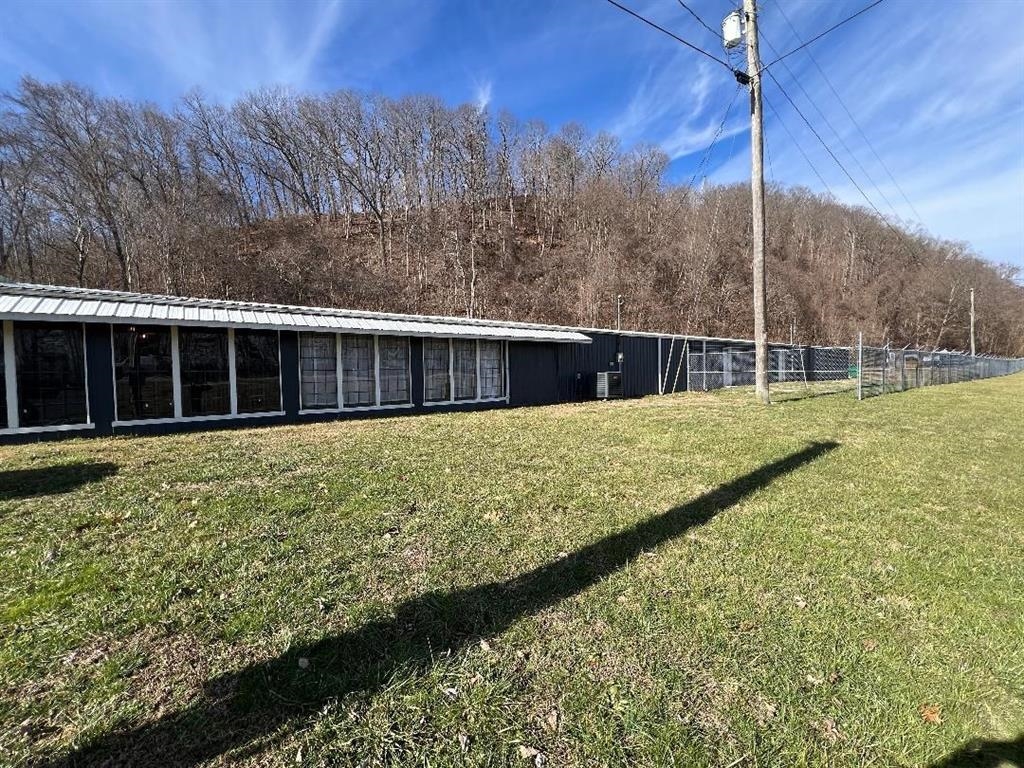 https://zimg.paragon.ice.com/ParagonImages/Property/PH/AABRKY/61291/3/0/0/71b7a876e786fe3594fdb655fbc1f438/0/a534363957a9712285fe6598e10a805c/61291-a7b35929-17ea-44f2-9220-0088e5160553.JPG
