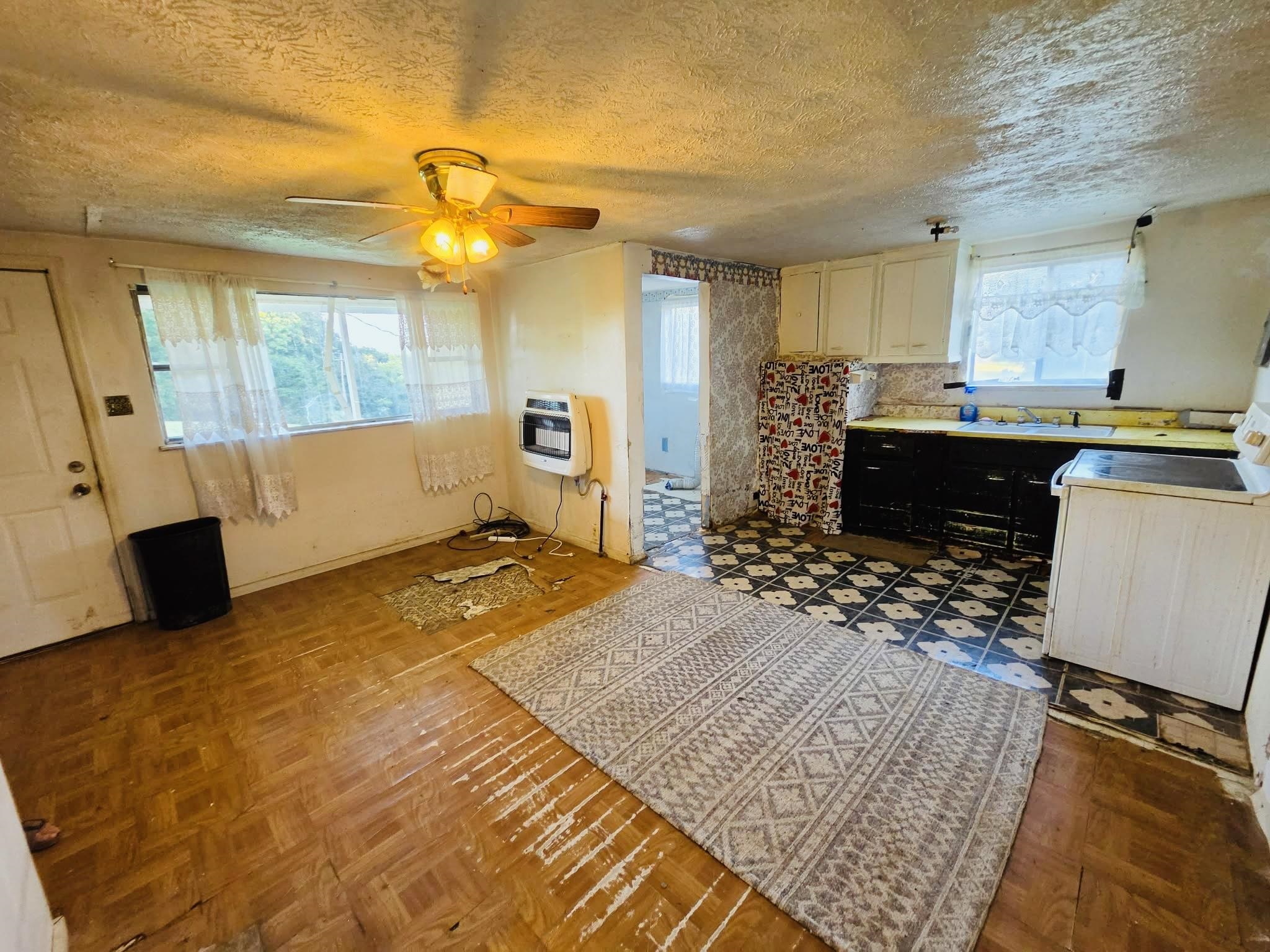https://zimg.paragon.ice.com/ParagonImages/Property/PH/AABRKY/61292/11/0/0/54a83d89726e1c5e09d1c2988c189993/0/24c6cd0280626e796a22ab1f12aa2843/61292-3268044a-7aa1-4870-a60d-934ebaa6d7f8.JPG