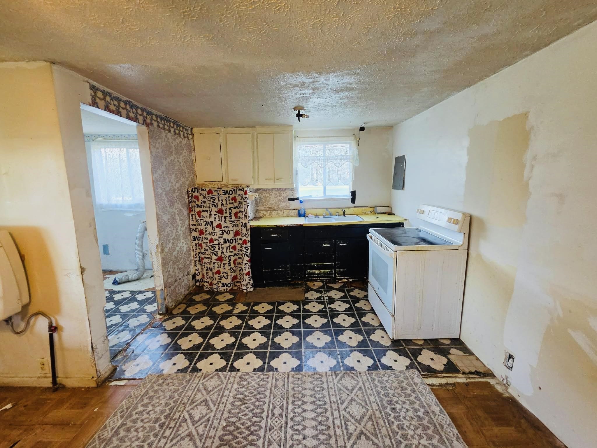 https://zimg.paragon.ice.com/ParagonImages/Property/PH/AABRKY/61292/13/0/0/d257f2ee69646a4e8707d47b232c0a10/0/24c6cd0280626e796a22ab1f12aa2843/61292-efe858f7-acef-4e85-aaaf-c93419fb57cb.JPG