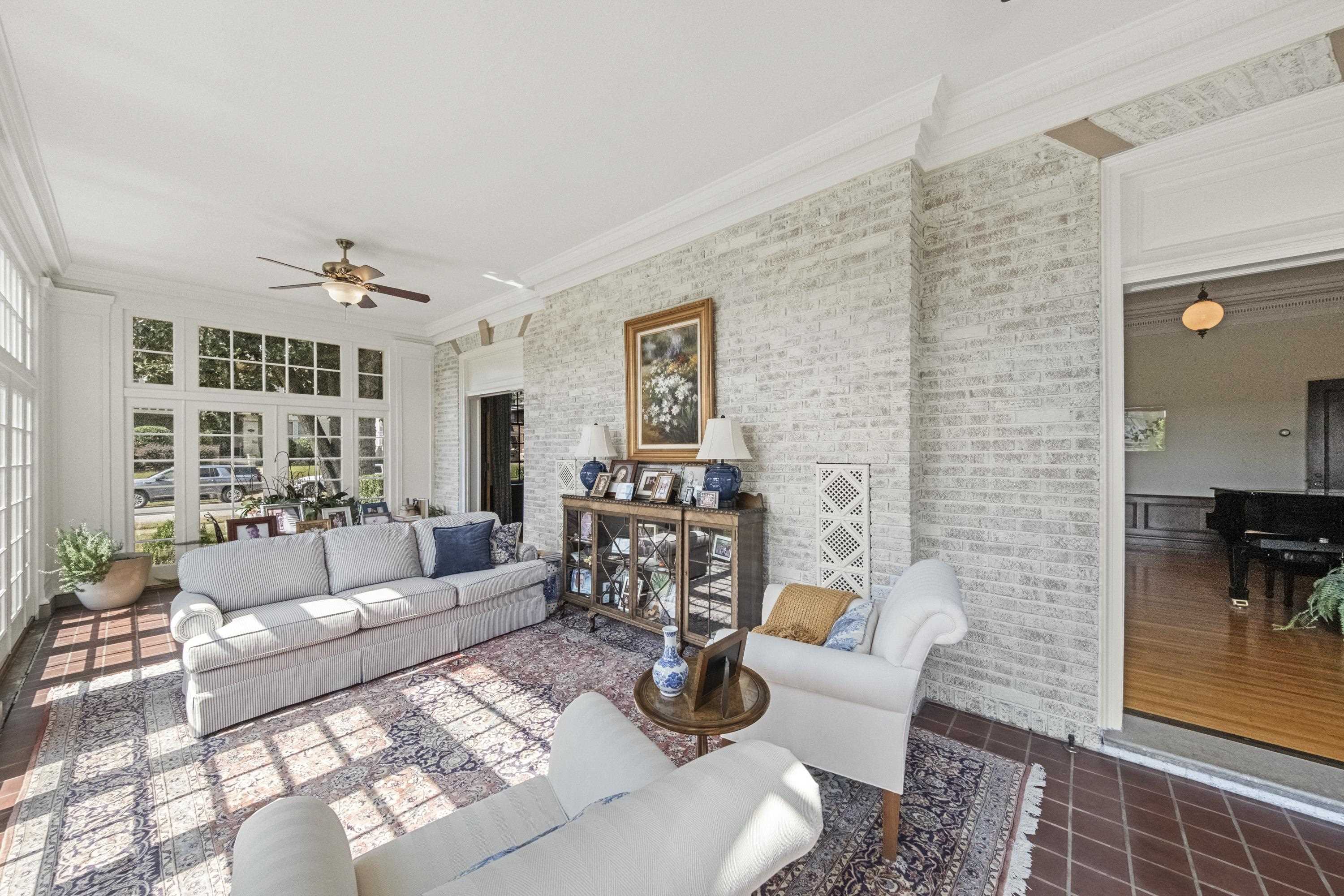 https://zimg.paragon.ice.com/ParagonImages/Property/PH/AABRKY/61293/11/0/0/7779c82a5f976fde70ab832d1b6934aa/0/fd3918f5fb8115c1257587665e3078a0/61293-b1020ce9-a055-457e-84d2-577a67f1c09f.JPG