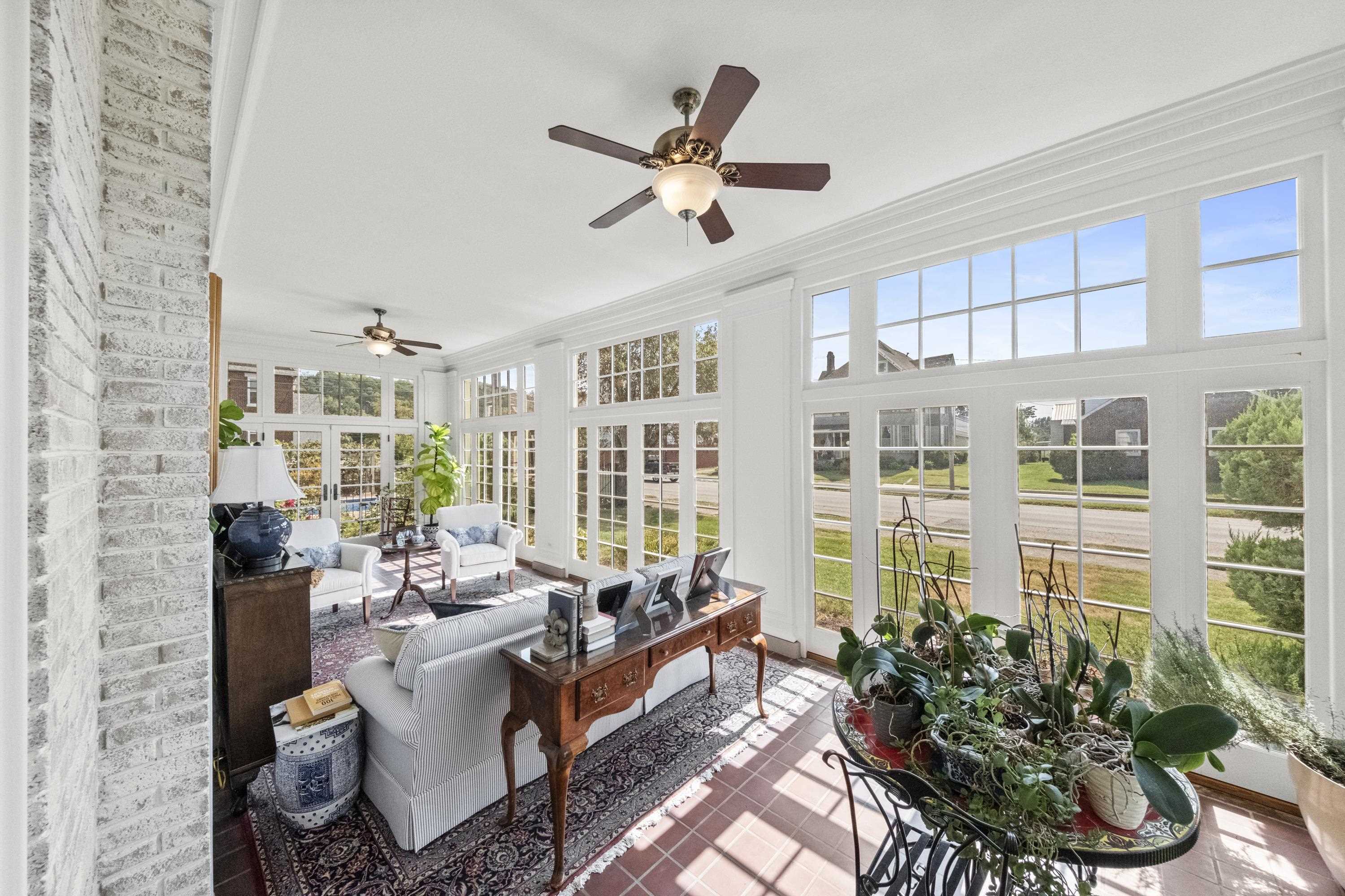 https://zimg.paragon.ice.com/ParagonImages/Property/PH/AABRKY/61293/13/0/0/2c97461a979cc716358a29d527cfff15/0/fd3918f5fb8115c1257587665e3078a0/61293-fc3f8ba5-d34d-4727-ad72-e0ecb0e8c70f.JPG