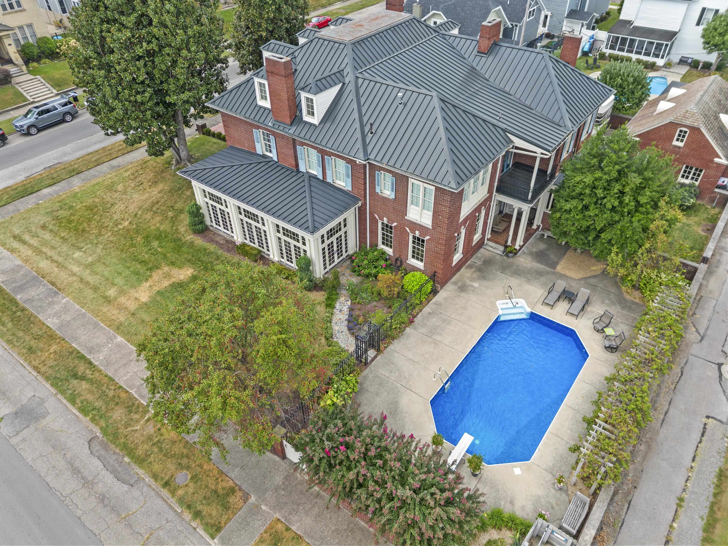 https://zimg.paragon.ice.com/ParagonImages/Property/PH/AABRKY/61293/3/0/0/b87795e4c79cd7fa3d18b8d4d0aa0090/0/fd3918f5fb8115c1257587665e3078a0/61293-2387d8fb-7c56-4982-b502-9feb22d2b780.JPG