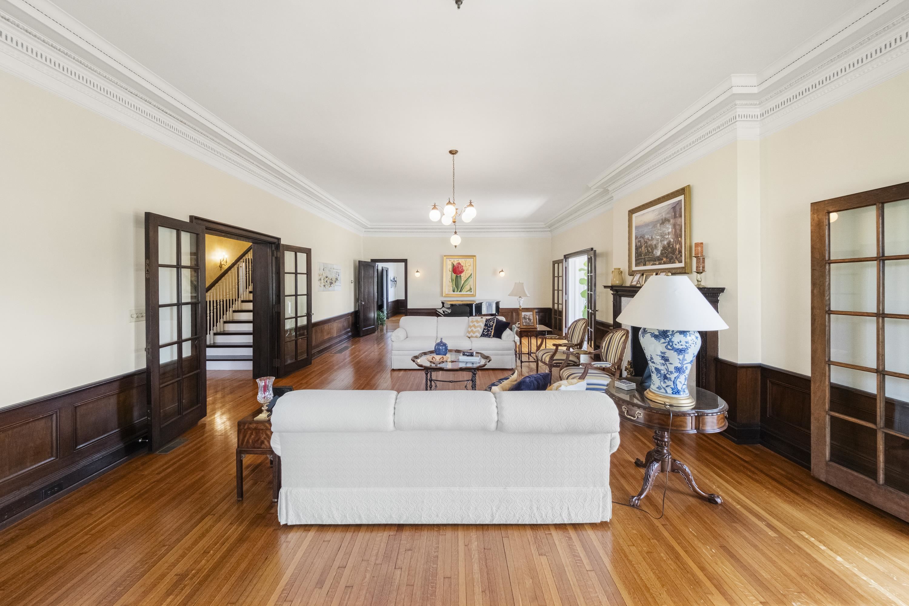 https://zimg.paragon.ice.com/ParagonImages/Property/PH/AABRKY/61293/9/0/0/2fb08bf8c2768eb40f236873eb84e6c8/0/fd3918f5fb8115c1257587665e3078a0/61293-ef940420-676b-43ed-95ae-fbaa5ff75feb.JPG