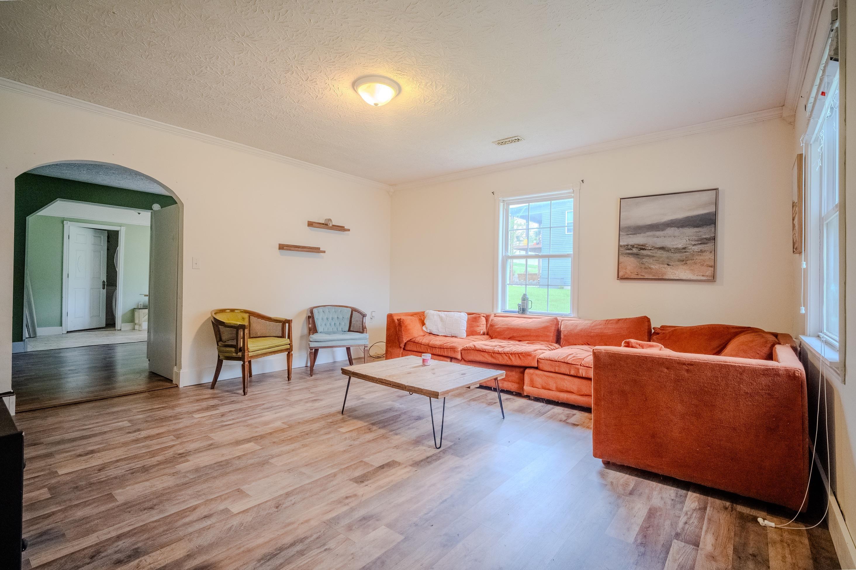 https://zimg.paragon.ice.com/ParagonImages/Property/PH/AABRKY/61307/2/0/0/082a769fda0ab923a128080f1299a8d7/0/b5efd3ad81a08030a80aeb5a11ad8364/61307-8ace74de-77ac-4e95-a3d3-de16e9633458.JPG