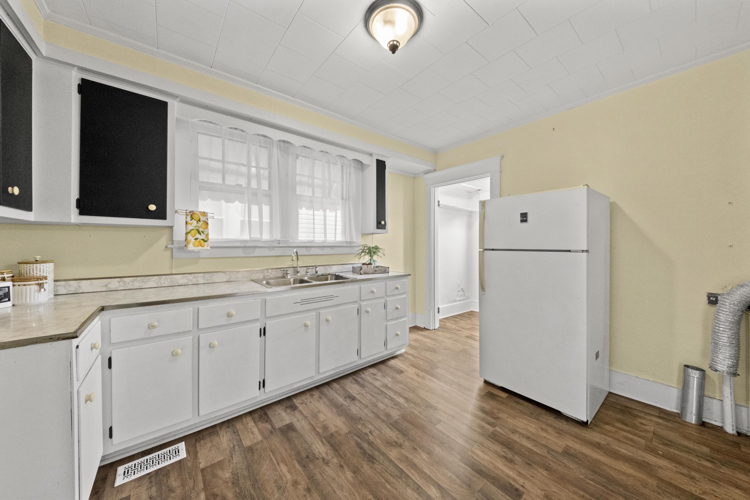 https://zimg.paragon.ice.com/ParagonImages/Property/PH/AABRKY/61311/12/0/0/71ca7e864a185c32907d684ceb29d27b/0/d75b7030d2f2c8af71f63d8850e98b28/61311-9964994c-65e4-4724-a673-6899737bc183.JPG