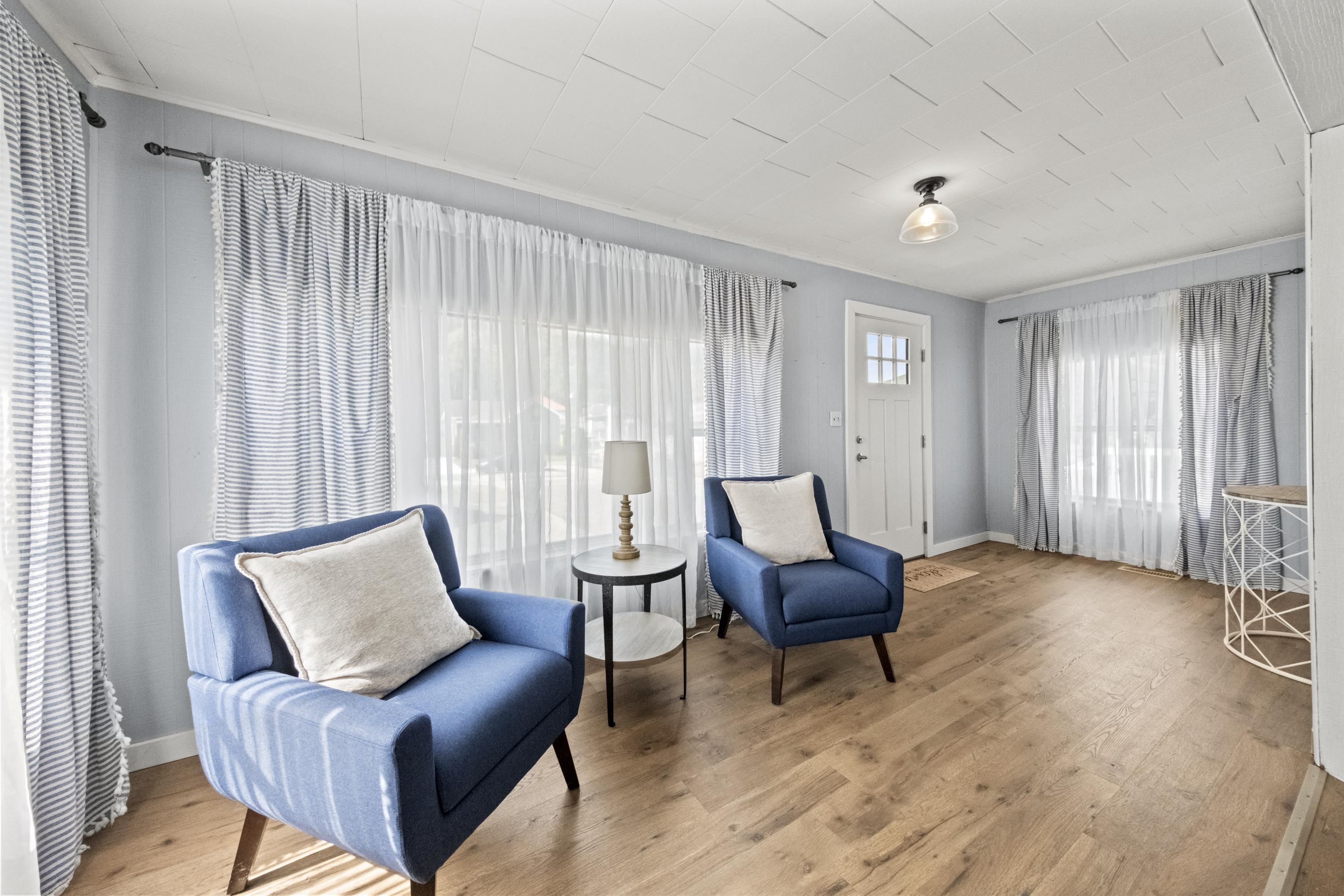 https://zimg.paragon.ice.com/ParagonImages/Property/PH/AABRKY/61311/3/0/0/53286df8f96c89d497c284928197e495/0/d75b7030d2f2c8af71f63d8850e98b28/61311-334c626a-bceb-4138-9ac9-f4dba0c09515.JPG