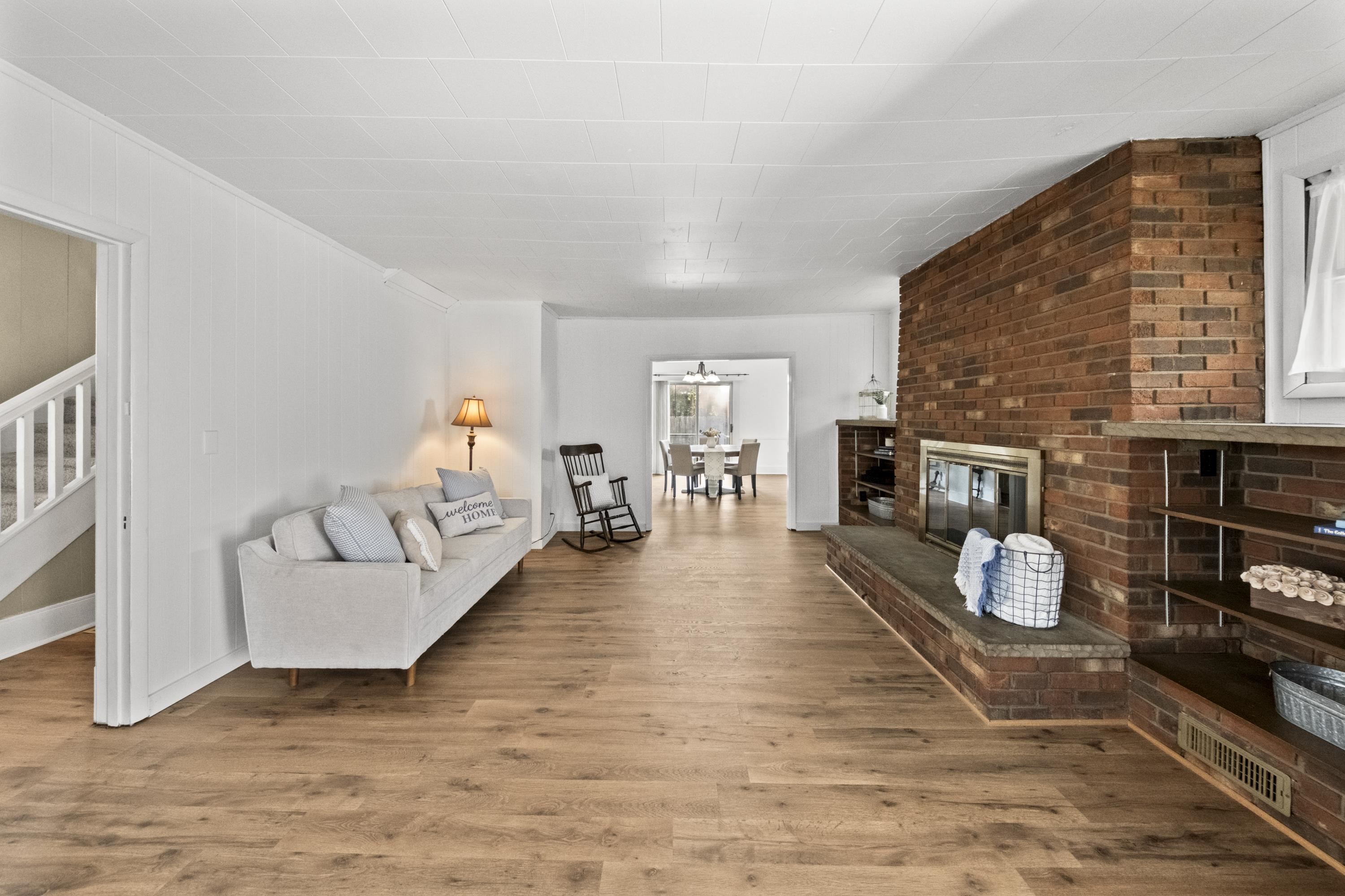https://zimg.paragon.ice.com/ParagonImages/Property/PH/AABRKY/61311/7/0/0/184777b6abb4fb944daaf608156aaecf/0/d75b7030d2f2c8af71f63d8850e98b28/61311-5106f965-4d4d-4161-9768-2f62502813f0.JPG