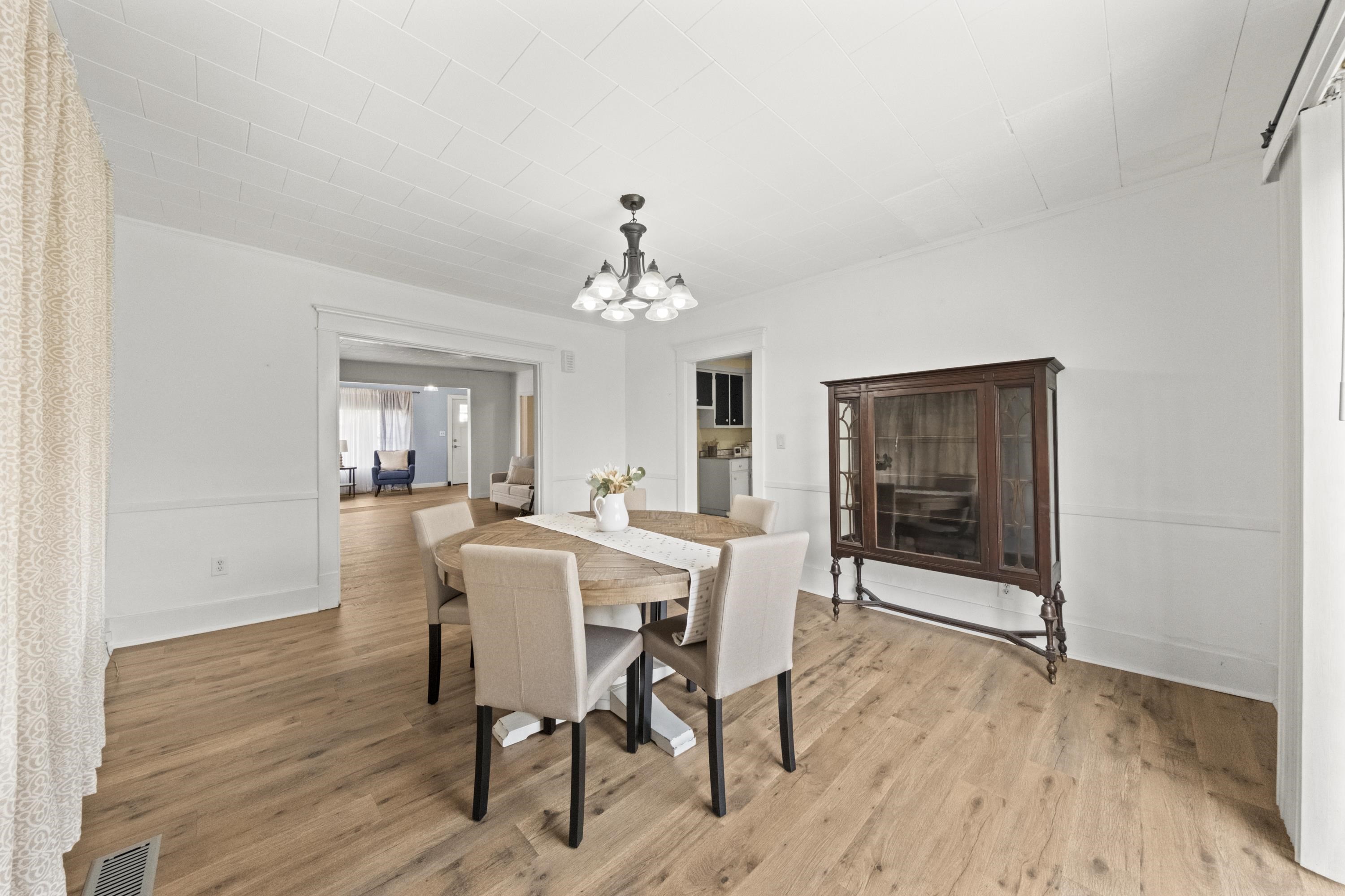 https://zimg.paragon.ice.com/ParagonImages/Property/PH/AABRKY/61311/9/0/0/b58a4c07630589d2a7b6803431b21df2/0/d75b7030d2f2c8af71f63d8850e98b28/61311-3eea7b06-cdea-487b-8e37-ab5f72ad5981.JPG