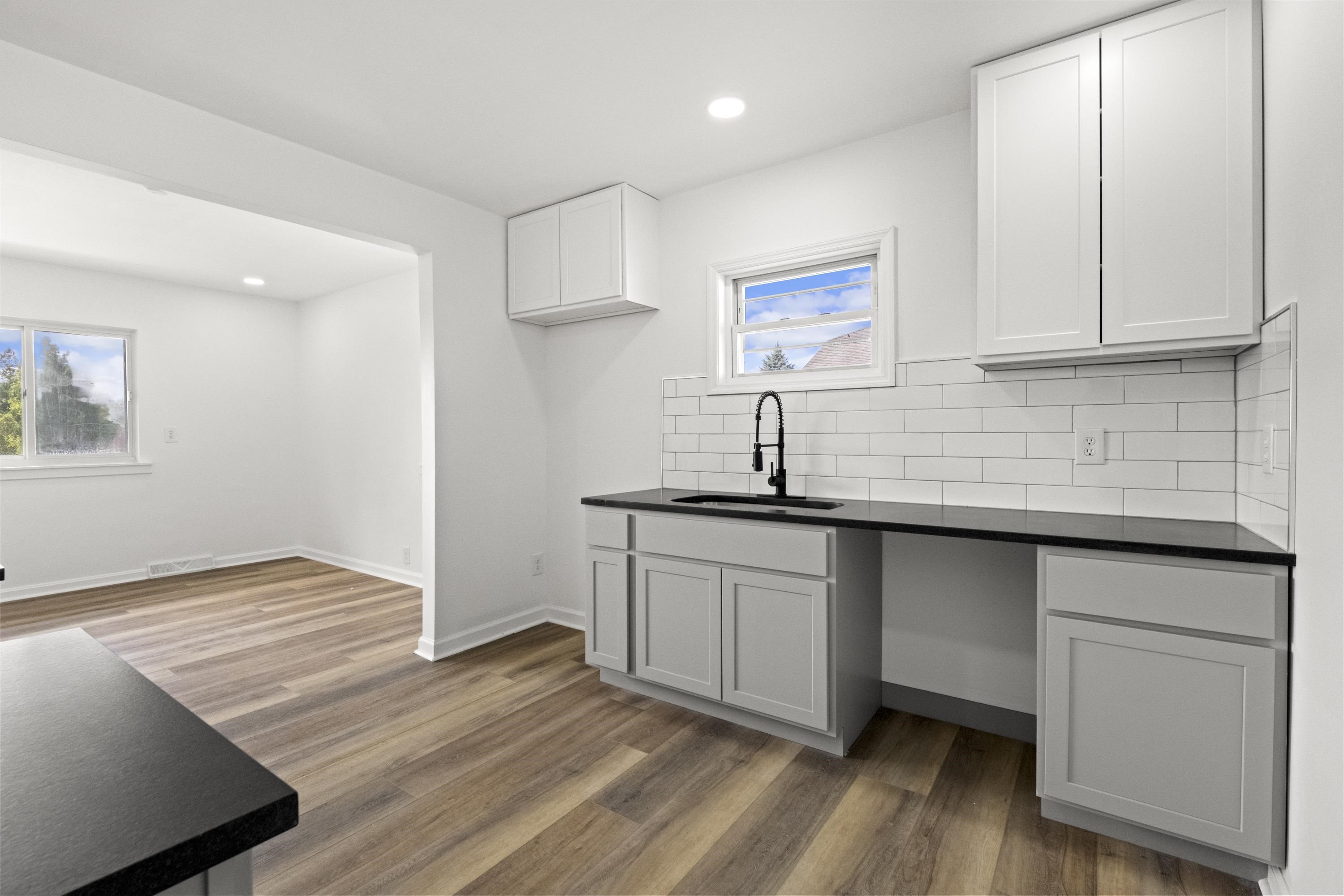 https://zimg.paragon.ice.com/ParagonImages/Property/PH/AABRKY/61313/10/0/0/73ae03a9a101ef27dd34442f2801ebb4/0/2987b1b969f4ae8a166a71df7f30ecab/61313-259cf6a1-7c81-4e74-bd02-65573ece628b.JPG