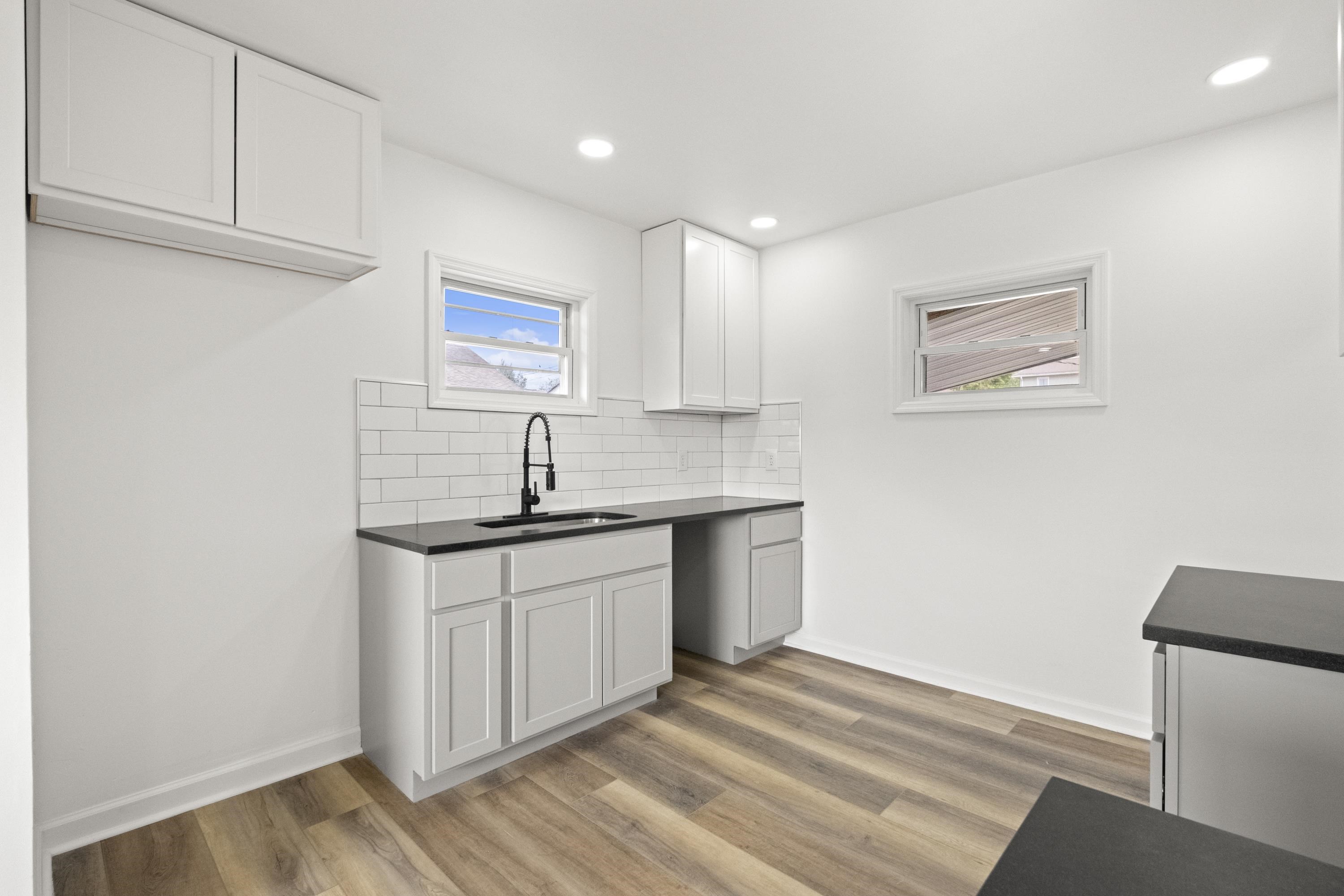 https://zimg.paragon.ice.com/ParagonImages/Property/PH/AABRKY/61313/8/0/0/56f5563df92e8f23e9c372ef323a5d23/0/2987b1b969f4ae8a166a71df7f30ecab/61313-b8643895-4eb5-48ea-b90f-94a046c0bb09.JPG