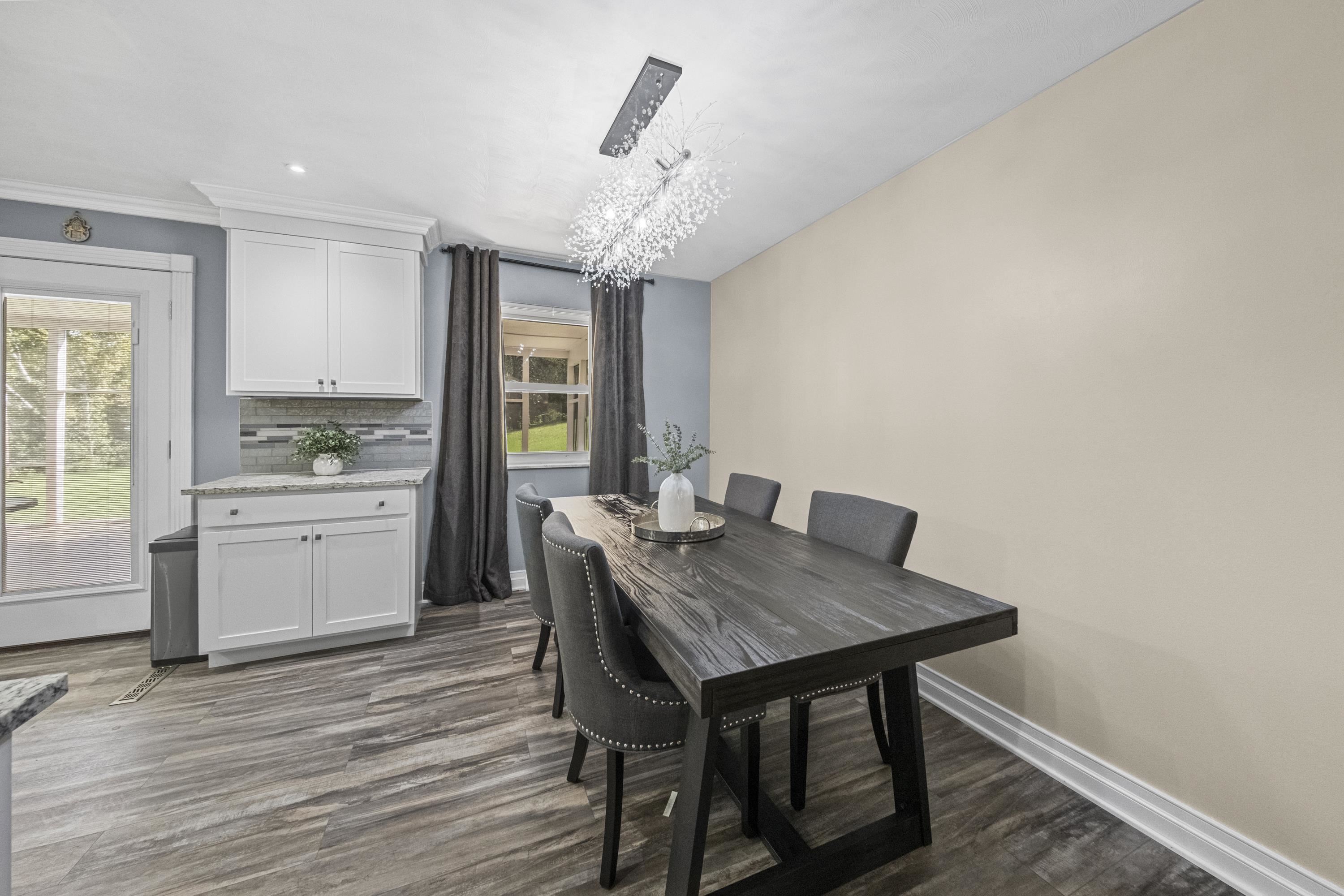 https://zimg.paragon.ice.com/ParagonImages/Property/PH/AABRKY/61315/5/0/0/e514a5a23bd43b6926cdb2e7752551ad/0/a52a5d23830f4398483831b99c3e5179/61315-f6e884fa-39a3-451d-97d7-03eb52a072a6.JPG