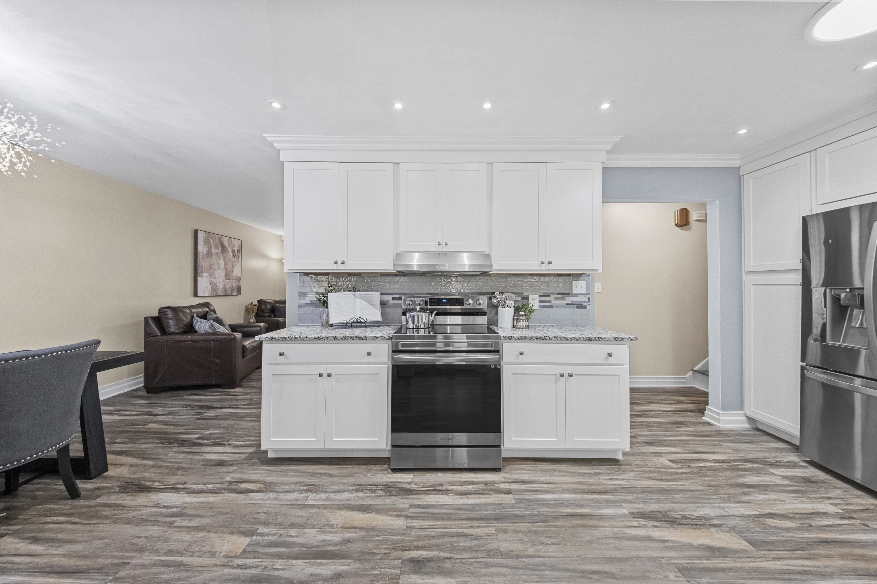 https://zimg.paragon.ice.com/ParagonImages/Property/PH/AABRKY/61315/8/0/0/094413213dc46a1e39b3e98aaecbedab/0/a52a5d23830f4398483831b99c3e5179/61315-b971bd72-d87f-4a61-92d5-3e9c80176e0d.JPG