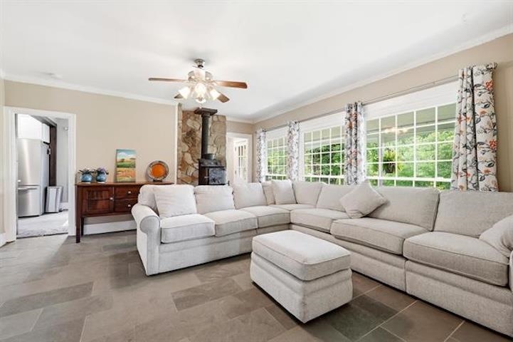 https://zimg.paragon.ice.com/ParagonImages/Property/PH/AABRKY/61316/12/0/0/e0bfbc1720a55cb876335a2f3734e2f1/0/7f1f4facc9976ae812792cb4702f628d/61316-9bcd1346-3df4-4a6b-a8c6-5399ab191ced.JPG