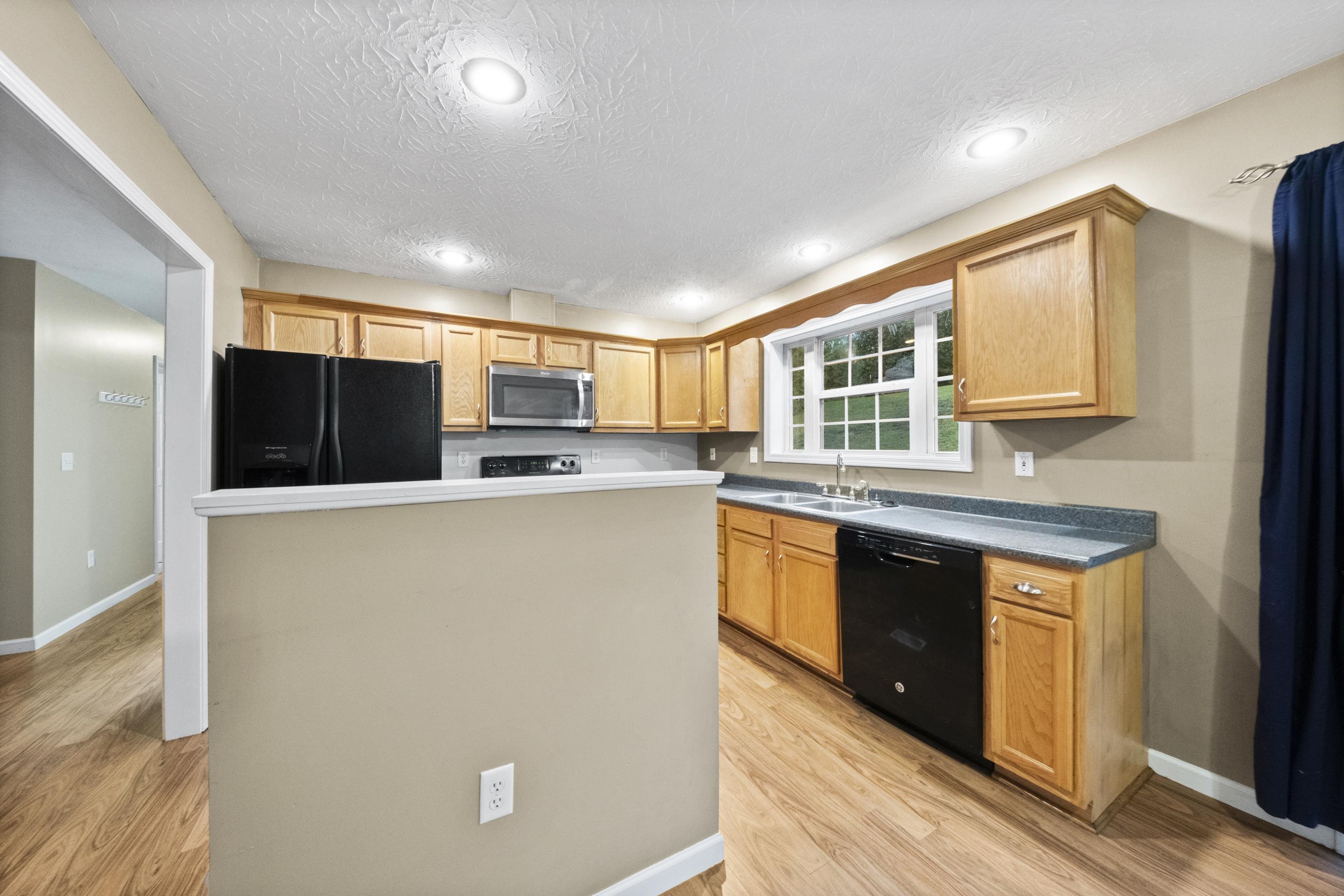 https://zimg.paragon.ice.com/ParagonImages/Property/PH/AABRKY/61317/10/0/0/068d9e70ebe54e1617eabfe3ba7ab62f/0/d39ae07d480f49c42602627bae1f47e8/61317-0ee04120-a514-4ade-842f-5f860bdda7ef.JPG