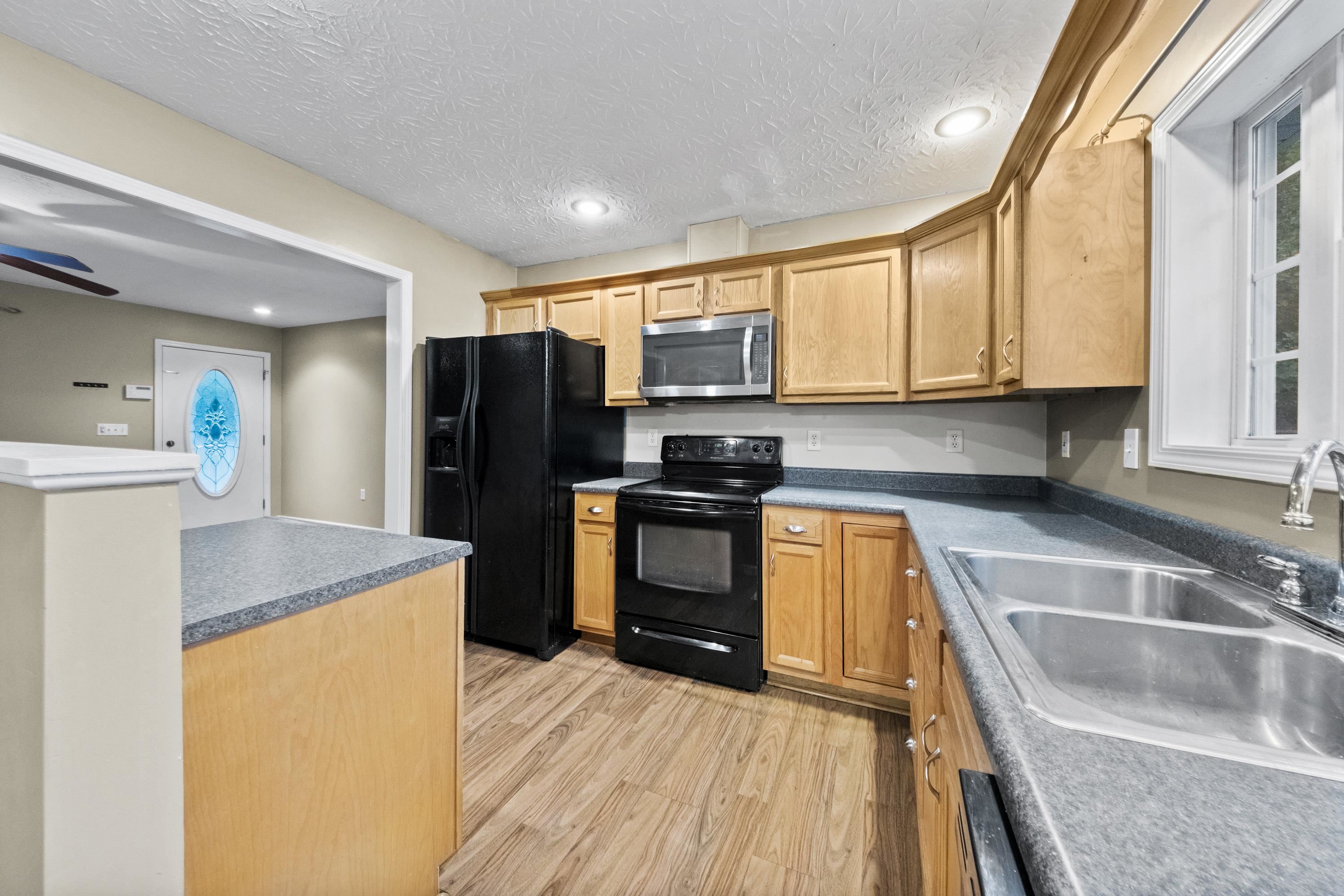 https://zimg.paragon.ice.com/ParagonImages/Property/PH/AABRKY/61317/11/0/0/1af0f5e1dc06fb03124b23adc2b5fad9/0/d39ae07d480f49c42602627bae1f47e8/61317-d55d498e-07c8-443c-b741-43de80625a2f.JPG