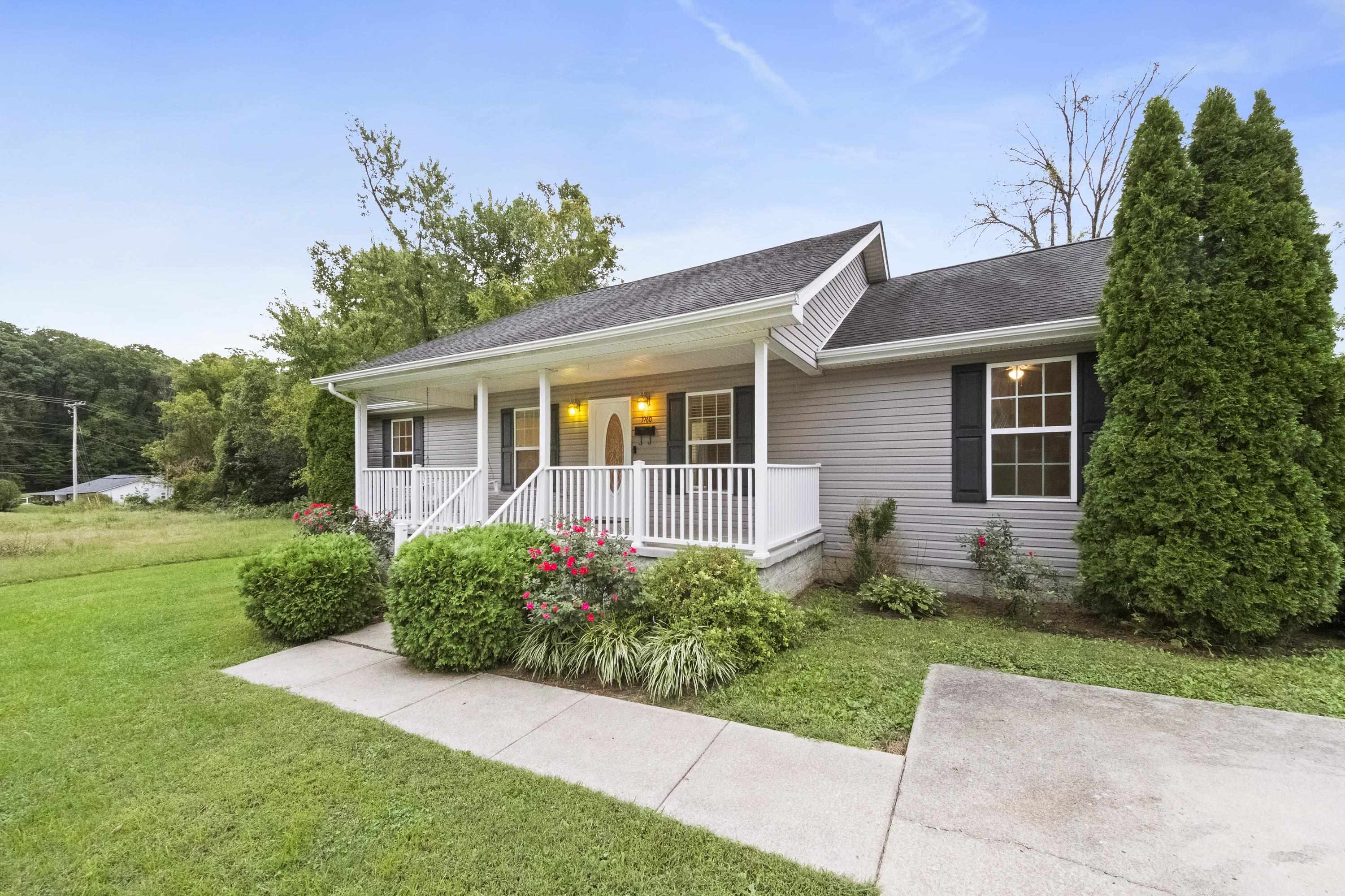https://zimg.paragon.ice.com/ParagonImages/Property/PH/AABRKY/61317/3/0/0/3969021a542b2183810101611c10153b/0/d39ae07d480f49c42602627bae1f47e8/61317-6e4aa1b2-f285-4f0e-b7a9-fa68d16514ee.JPG