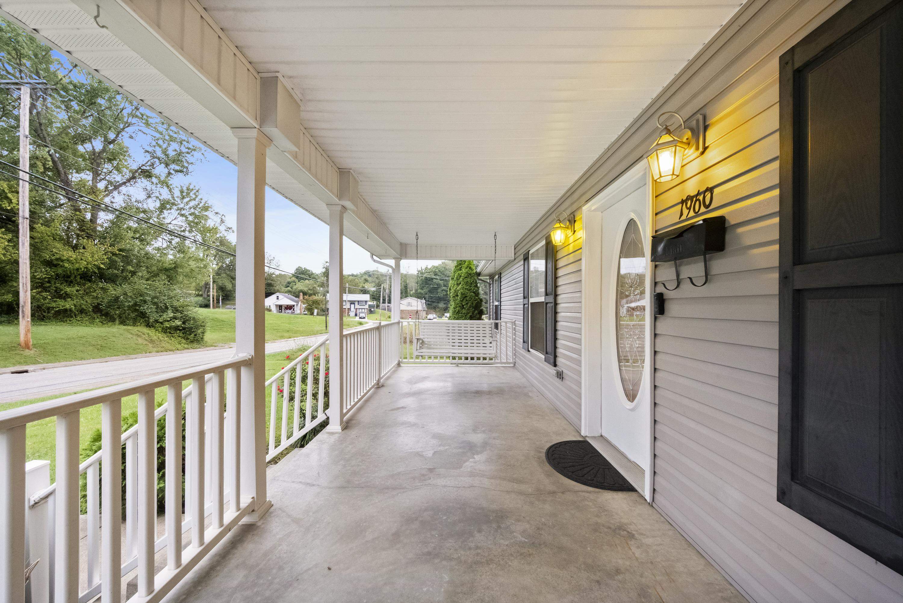 https://zimg.paragon.ice.com/ParagonImages/Property/PH/AABRKY/61317/5/0/0/03e907a46f3342be69a489eb4f2331c4/0/d39ae07d480f49c42602627bae1f47e8/61317-ad884a3d-9657-422e-abbb-2a0194250567.JPG