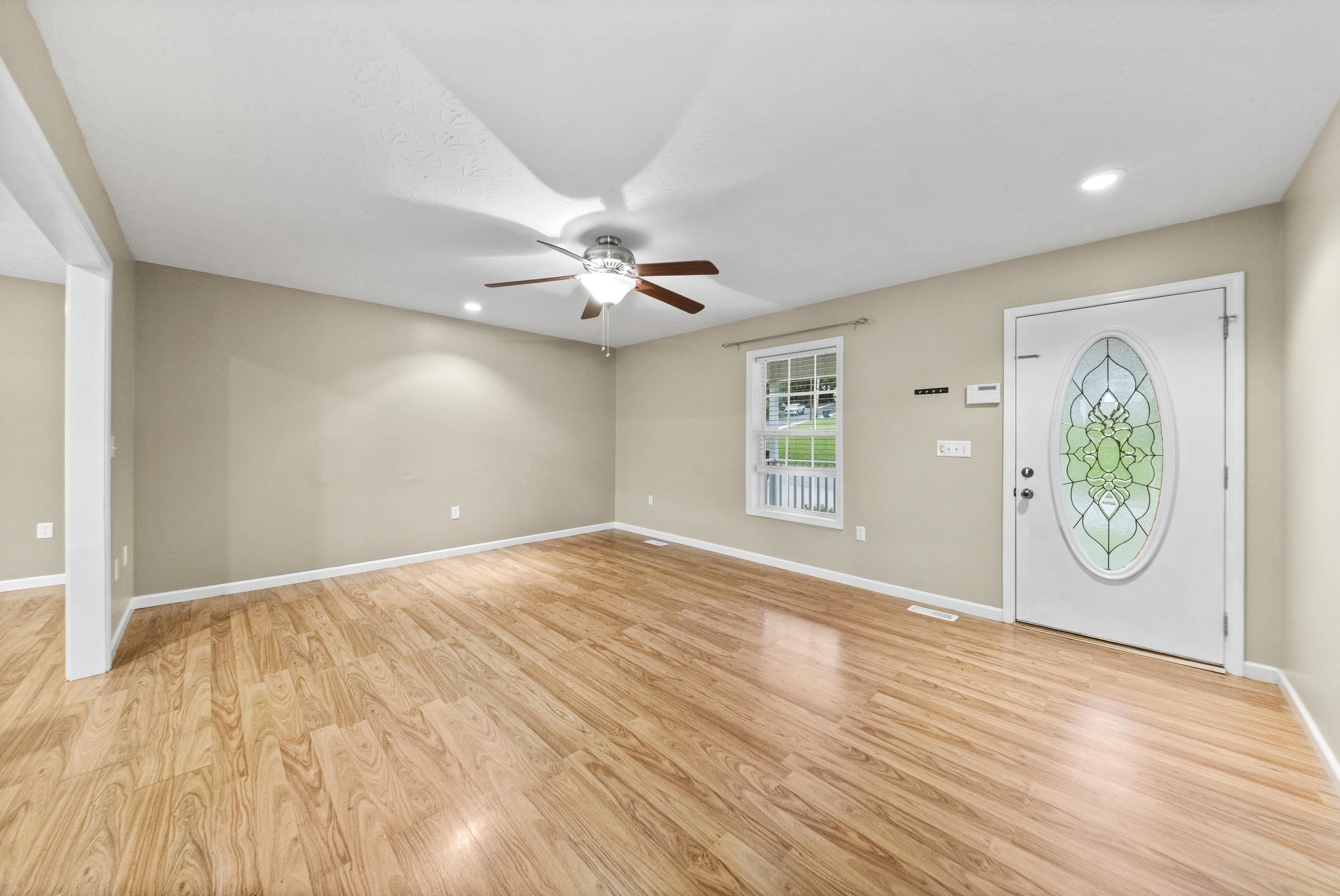 https://zimg.paragon.ice.com/ParagonImages/Property/PH/AABRKY/61317/6/0/0/9510507bc718c79c12a77ba16a4409bc/0/d39ae07d480f49c42602627bae1f47e8/61317-321692c8-106c-4219-8cc2-912d735cfa7a.JPG