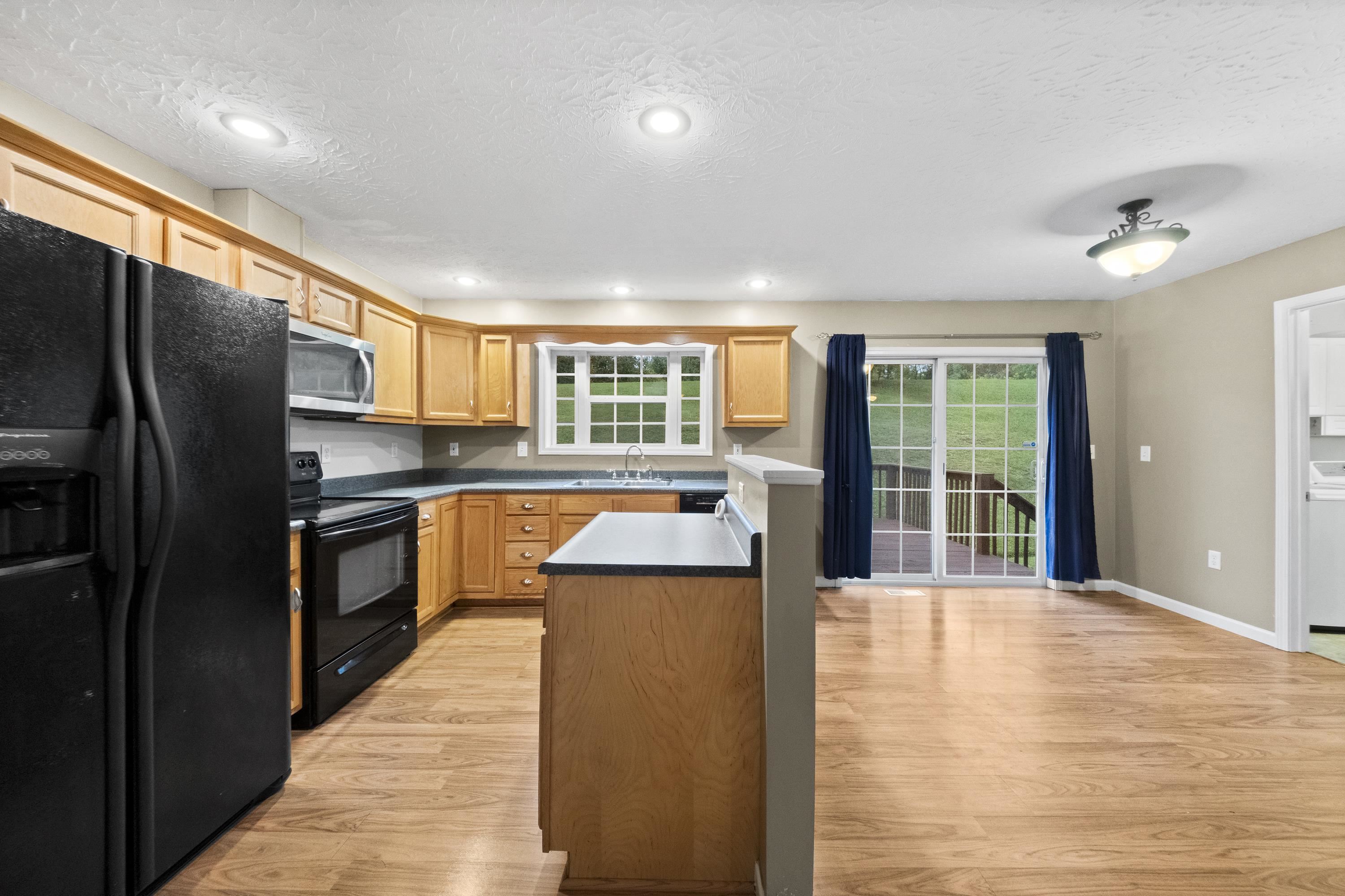 https://zimg.paragon.ice.com/ParagonImages/Property/PH/AABRKY/61317/9/0/0/2fe087db65cfb99b2eb833817b31a89b/0/d39ae07d480f49c42602627bae1f47e8/61317-d82dd0e2-f8a7-4b3b-a4c8-5f0f15816f75.JPG