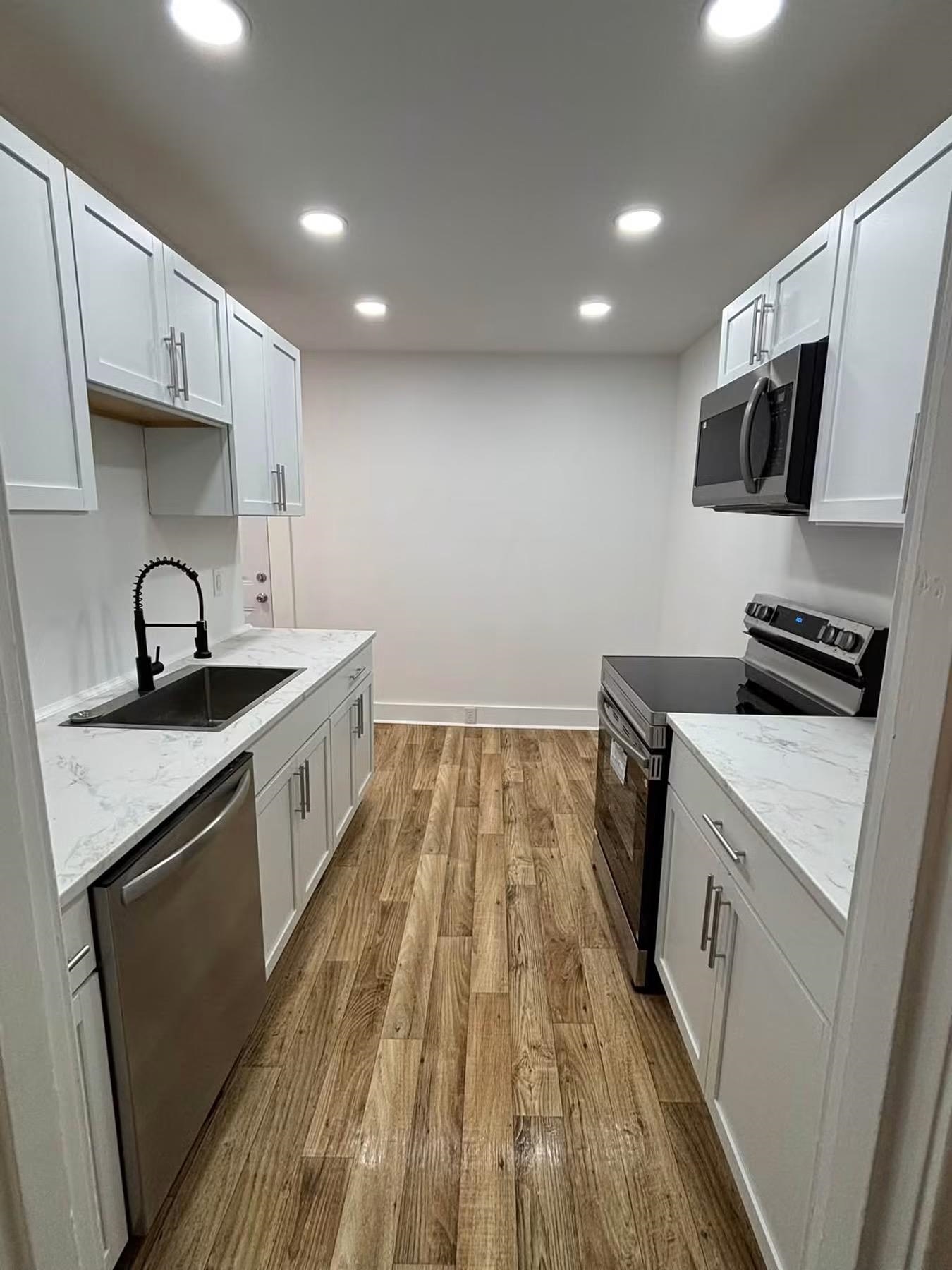 https://zimg.paragon.ice.com/ParagonImages/Property/PH/AABRKY/61325/12/0/0/3f360eeb3ff925e44f16493ec86f7f71/0/c908efe409a64f0bd3ef9a5a4c0e578a/61325-1e299b6a-0cd9-4f5a-826a-1d84d96be008.JPG