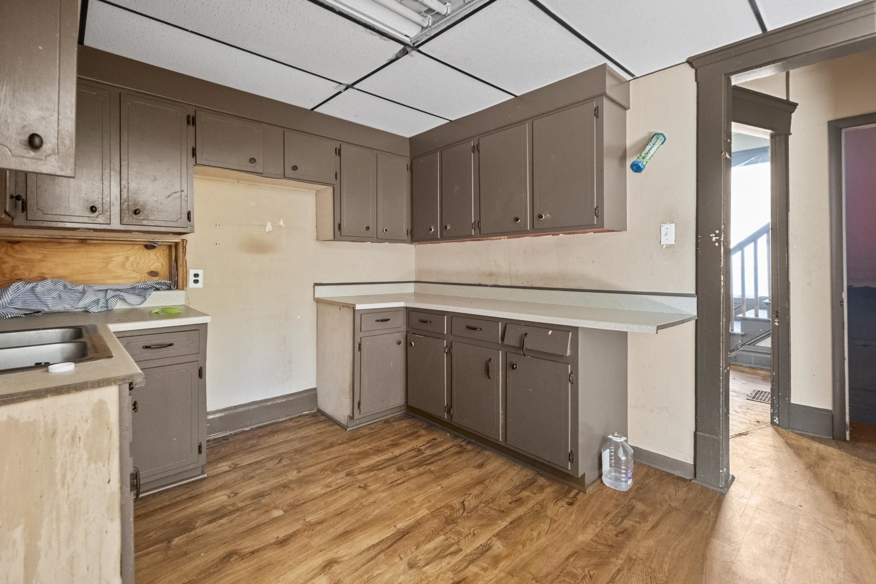 https://zimg.paragon.ice.com/ParagonImages/Property/PH/AABRKY/61329/11/0/0/50305250097a905b35e7b6ede96a389a/0/a8269f97ce62b64f77096479fc45422c/61329-aee4b196-f3ef-47c6-8514-b575f5b49ff0.JPG