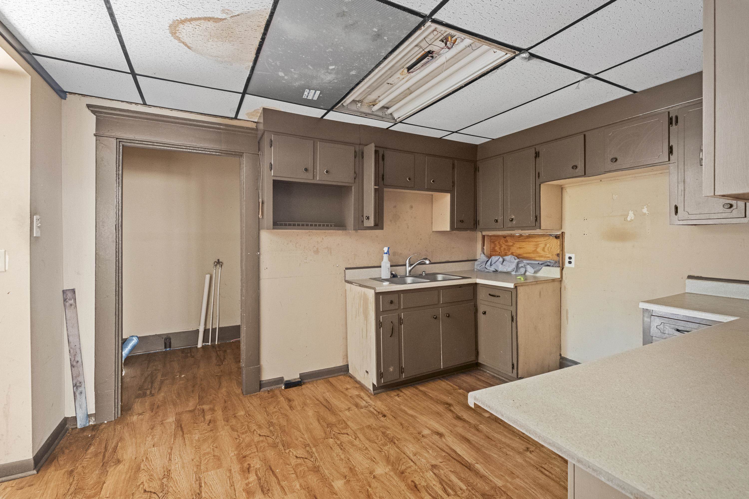 https://zimg.paragon.ice.com/ParagonImages/Property/PH/AABRKY/61329/12/0/0/d22f80733e6e45000e58ee7481be10db/0/a8269f97ce62b64f77096479fc45422c/61329-adc4b1f4-4ea3-4568-aad1-9c42351c0117.JPG
