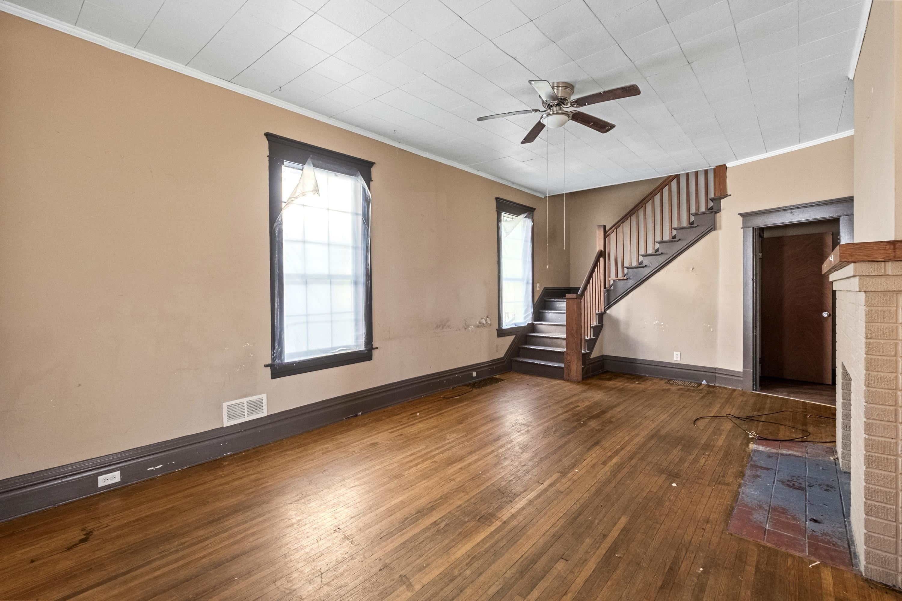 https://zimg.paragon.ice.com/ParagonImages/Property/PH/AABRKY/61329/2/0/0/ecd4dbadab2909cb2750d2f7a47afac8/0/a8269f97ce62b64f77096479fc45422c/61329-5b0b6757-1450-4e35-ab91-d7e8f726419b.JPG