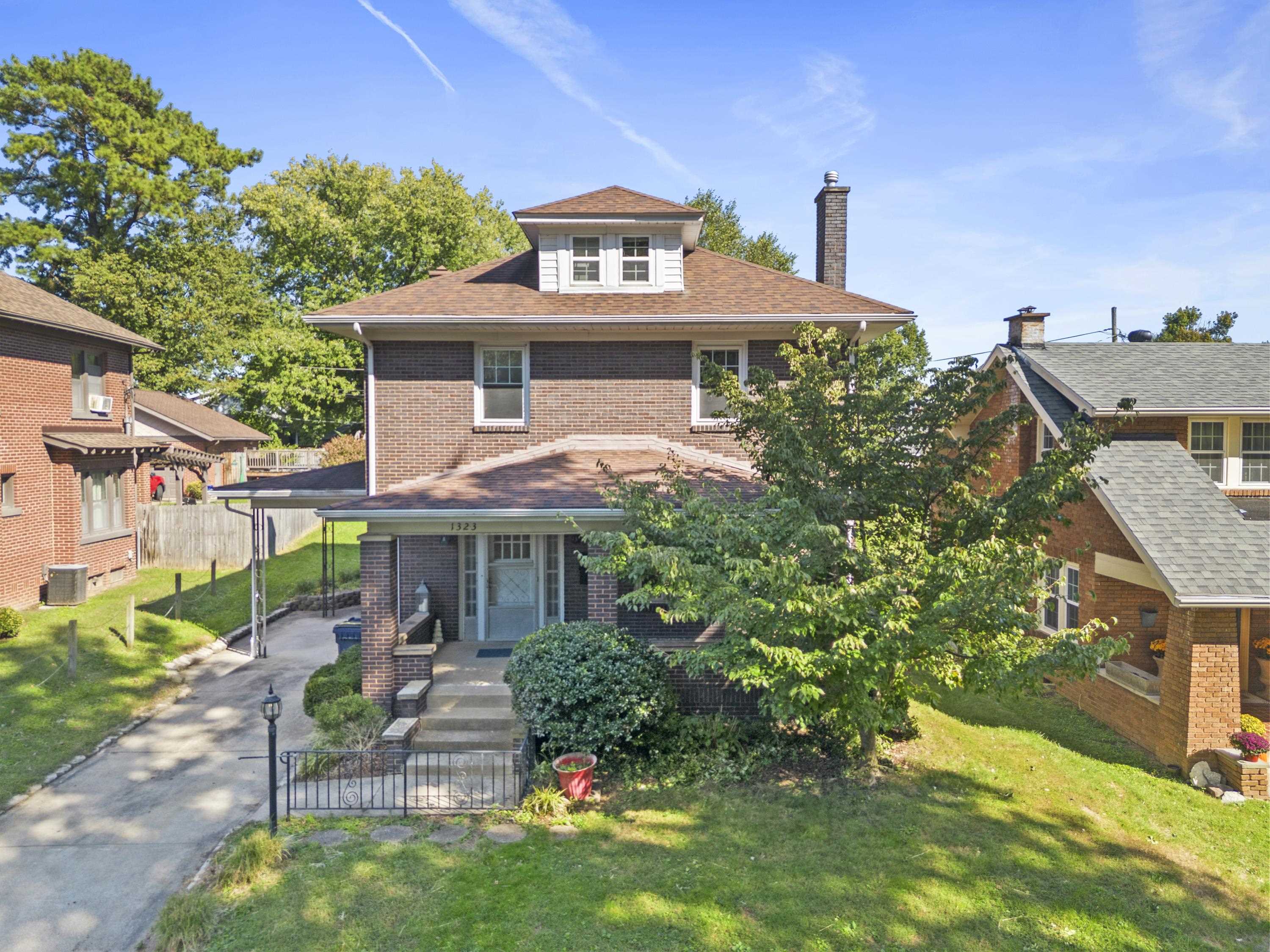 https://zimg.paragon.ice.com/ParagonImages/Property/PH/AABRKY/61342/1/0/0/0b3efdf2114aaf3c96115694ecc4003a/0/f07b9c950fc9da38f0d1fc53b7ab9518/61342-c7d5edad-7f7e-467d-a588-1bfbae0e3923.JPG