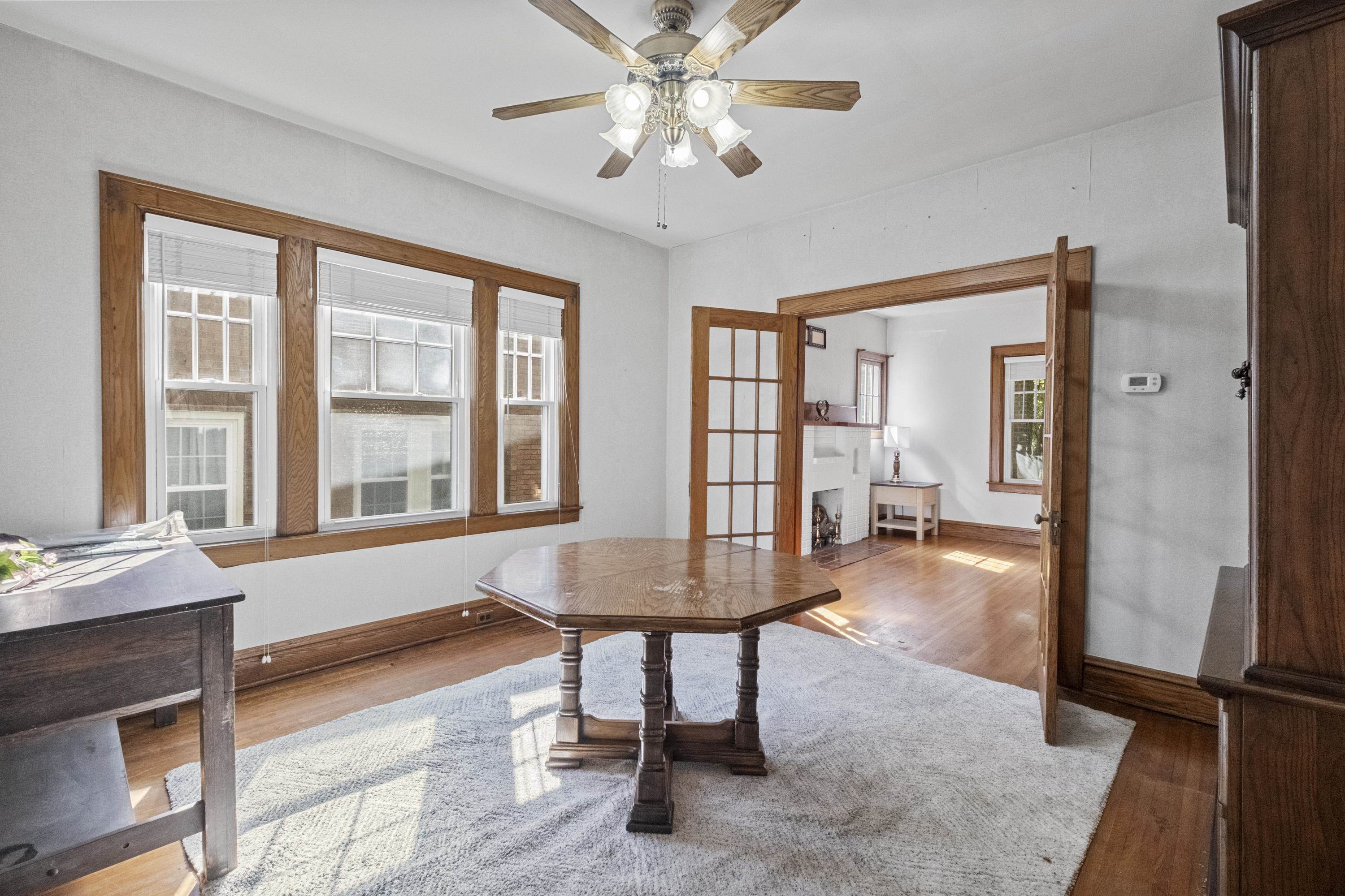 https://zimg.paragon.ice.com/ParagonImages/Property/PH/AABRKY/61342/10/0/0/26447717e92c21bc1aa00df4b6874c99/0/f07b9c950fc9da38f0d1fc53b7ab9518/61342-1b1a631d-9cc4-415c-a3be-f29e279f2ef9.JPG