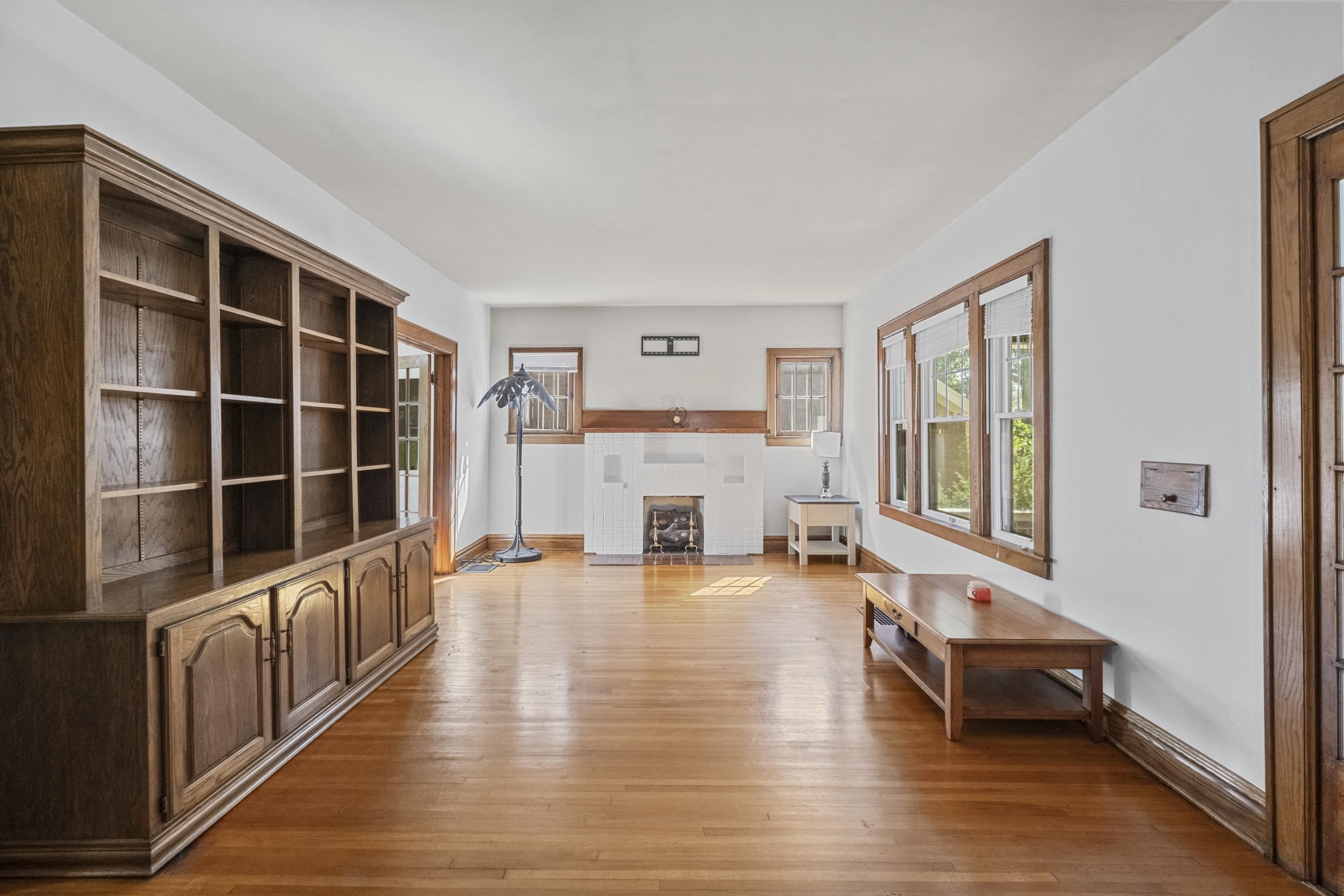 https://zimg.paragon.ice.com/ParagonImages/Property/PH/AABRKY/61342/4/0/0/3b352b08e31d71b0dd53724489a877d0/0/f07b9c950fc9da38f0d1fc53b7ab9518/61342-d894b008-0210-41a8-8b64-49acdf5f5bbe.JPG