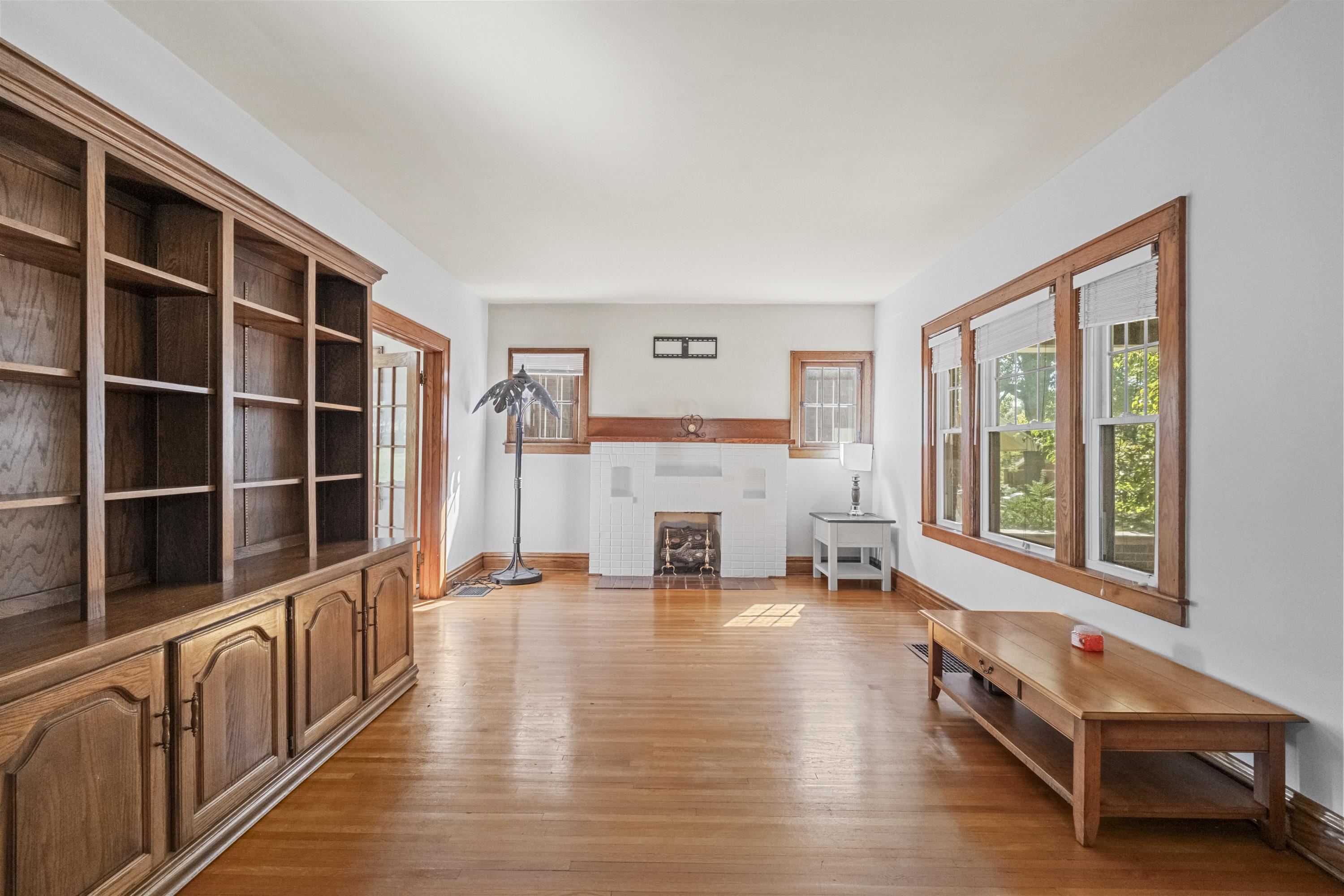https://zimg.paragon.ice.com/ParagonImages/Property/PH/AABRKY/61342/5/0/0/a65a748de925004a348c2f3c67e7ea9c/0/f07b9c950fc9da38f0d1fc53b7ab9518/61342-85662935-993b-47b8-bb21-7c45a8a93c62.JPG