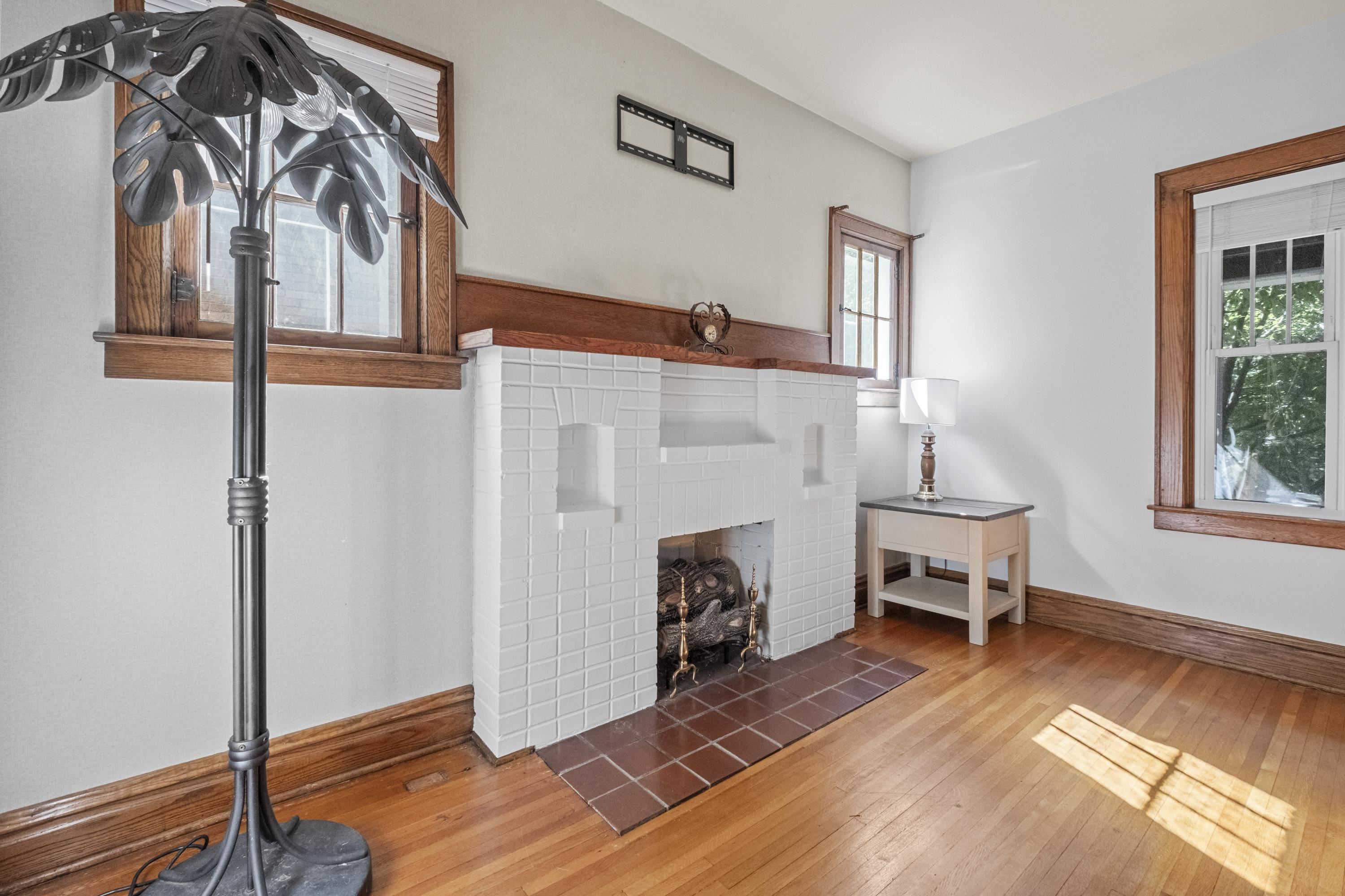 https://zimg.paragon.ice.com/ParagonImages/Property/PH/AABRKY/61342/7/0/0/b3f2a30b40d3fa4cc1adc5ff826d2636/0/f07b9c950fc9da38f0d1fc53b7ab9518/61342-a58e0533-d610-49dd-a18f-8ed16ee30634.JPG