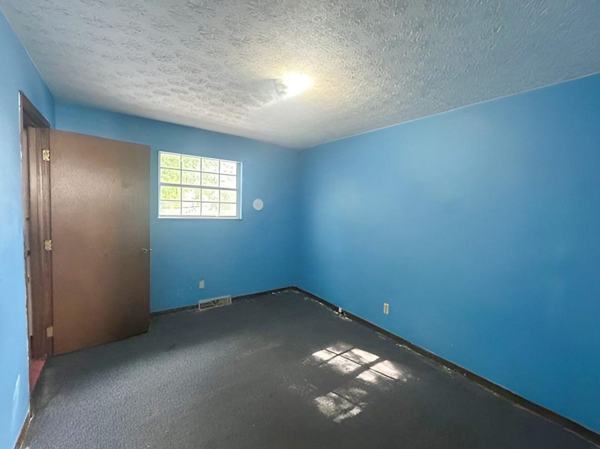 https://zimg.paragon.ice.com/ParagonImages/Property/PH/AABRKY/61354/12/0/0/f22e5d8ee8e5183dc27123a3e94530a8/0/3d074b4c8b8072299c503d9f8af298ca/61354-35a089ba-8ef8-4fa0-9348-d589ea9c3f52.JPG