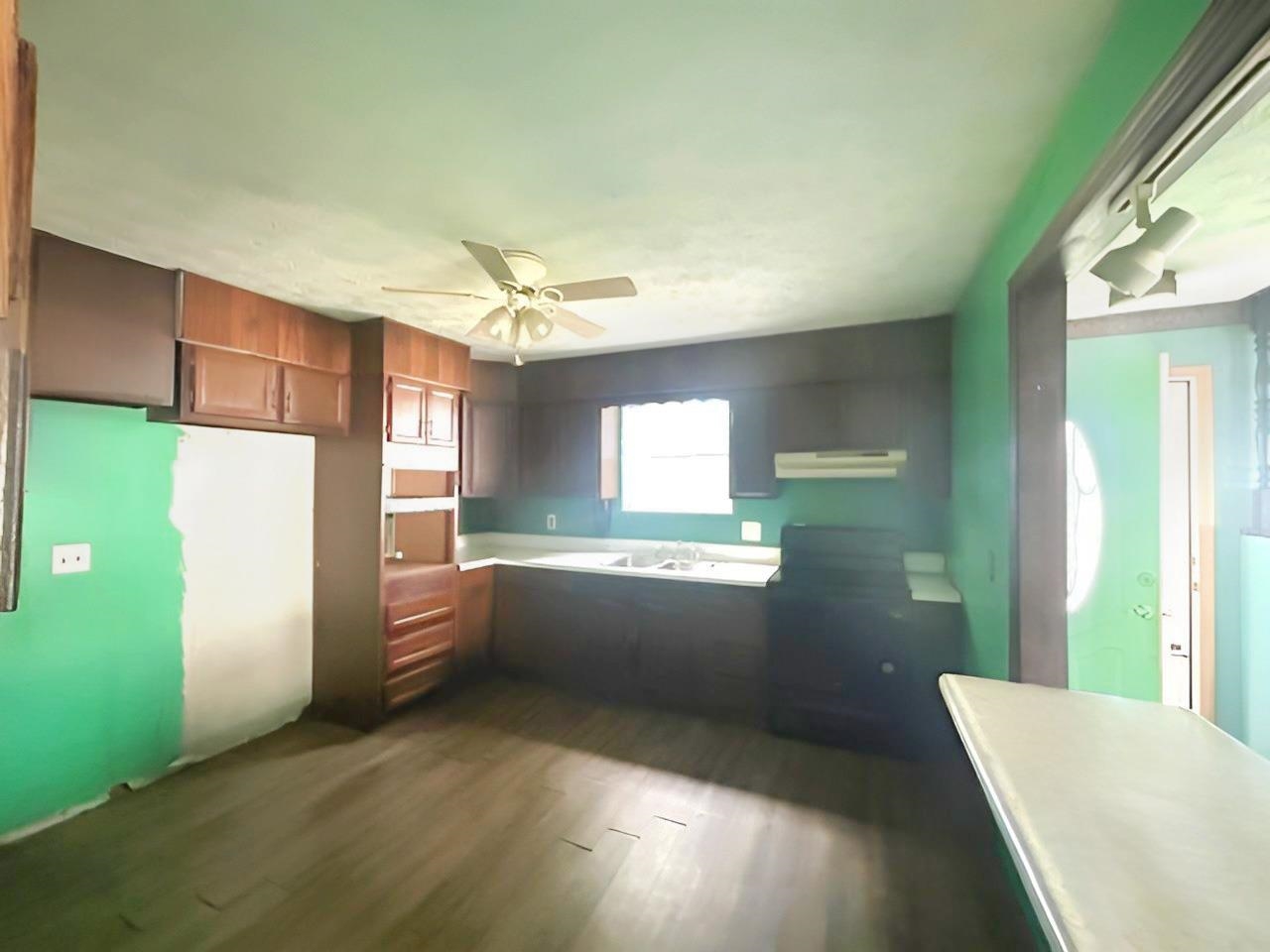 https://zimg.paragon.ice.com/ParagonImages/Property/PH/AABRKY/61354/6/0/0/bbacfe9d4737a6542ae1ae464e5fd1c6/0/3d074b4c8b8072299c503d9f8af298ca/61354-6aa2215f-6680-4f60-998c-5ea8e40964a7.JPG