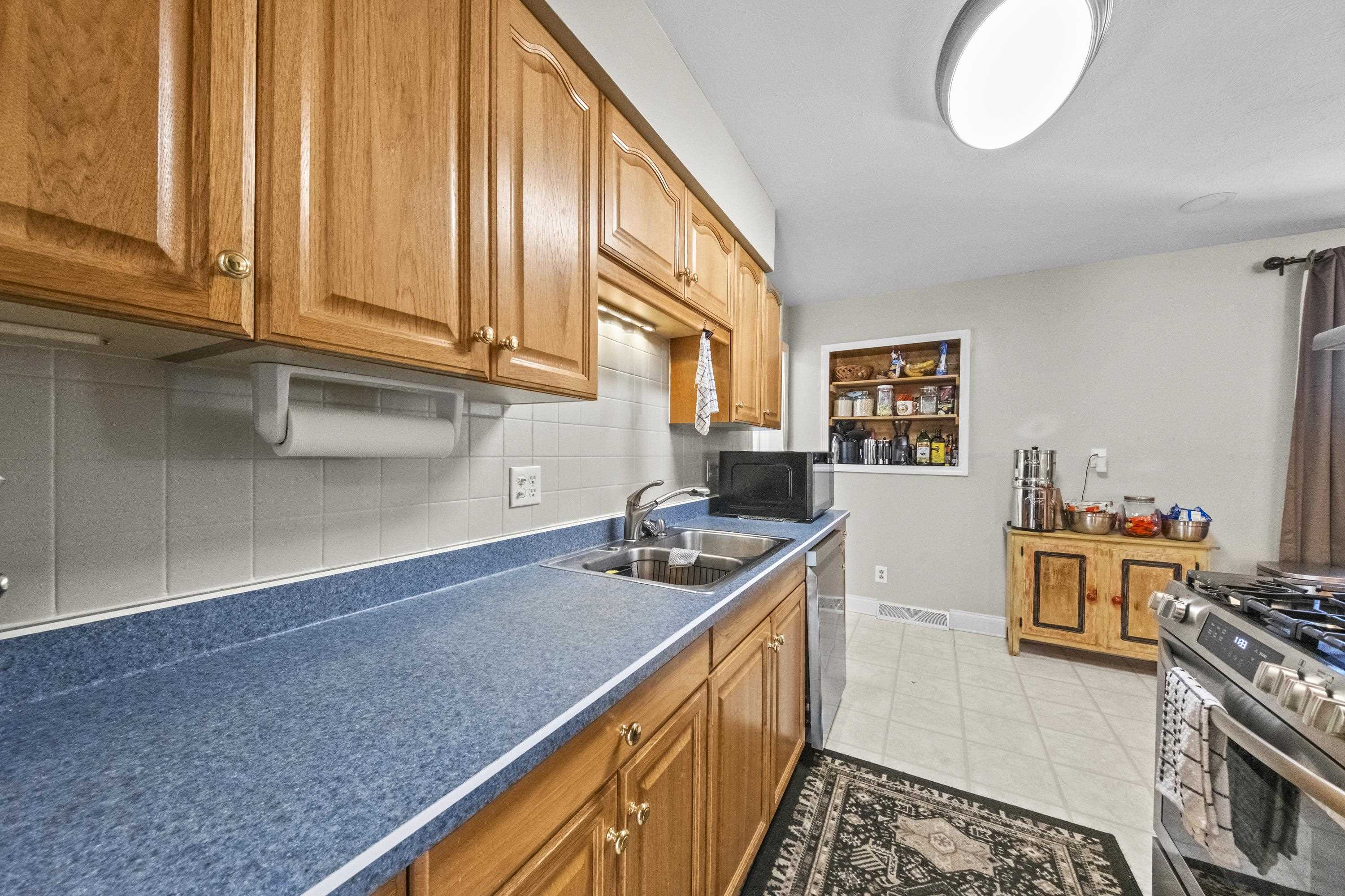 https://zimg.paragon.ice.com/ParagonImages/Property/PH/AABRKY/61355/10/0/0/7091c9904c2355bb99205c63e413041b/0/c36098abf5fa4458b4e4dc60fcb9d29e/61355-d2551d6f-923e-4efb-99f2-5f2e9fbcbebe.JPG