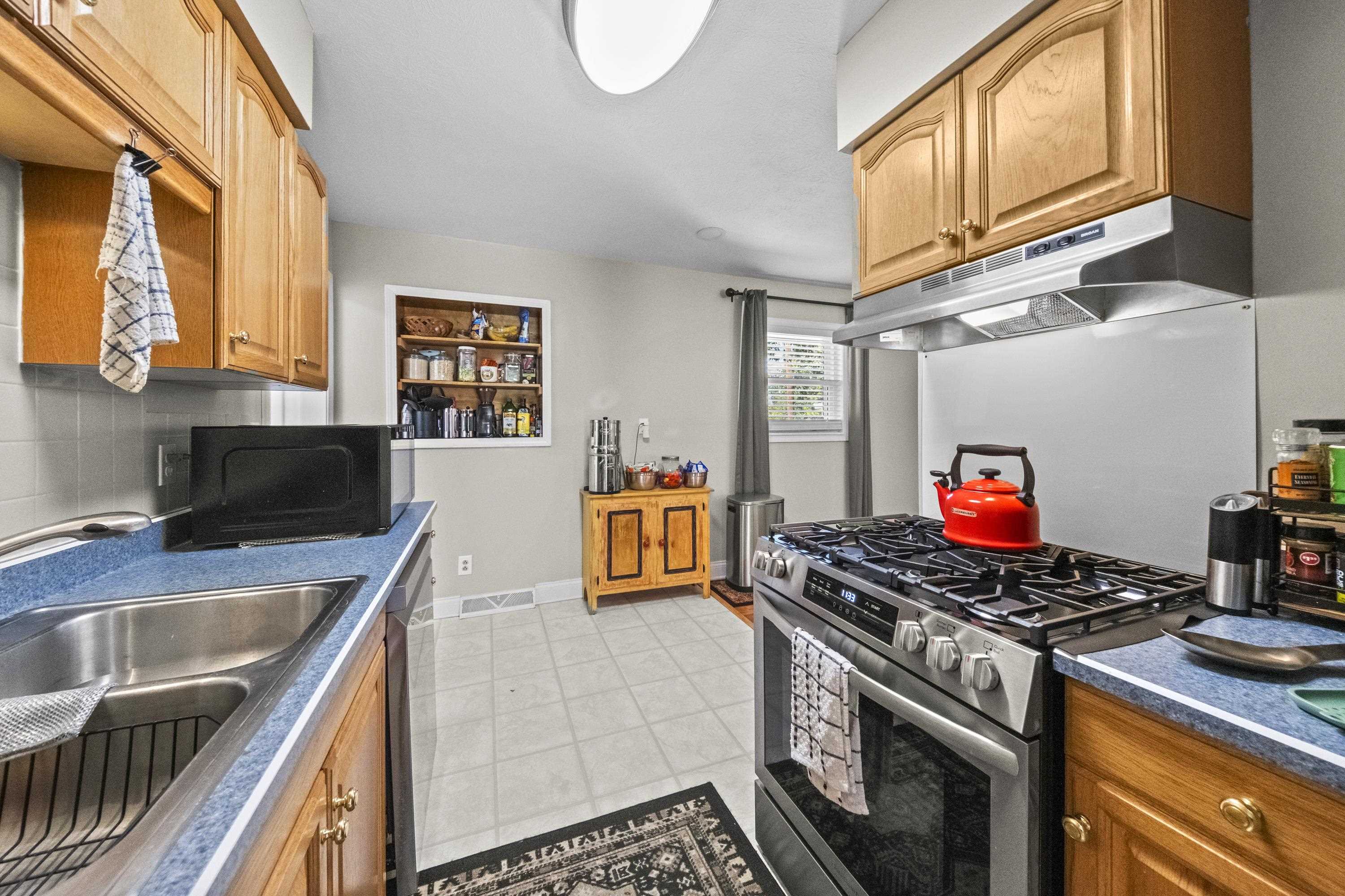 https://zimg.paragon.ice.com/ParagonImages/Property/PH/AABRKY/61355/11/0/0/dd31f251103136e63f9b054d6c9e3c31/0/c36098abf5fa4458b4e4dc60fcb9d29e/61355-36962f96-e7da-448a-ac5f-cfc8e4a324f7.JPG