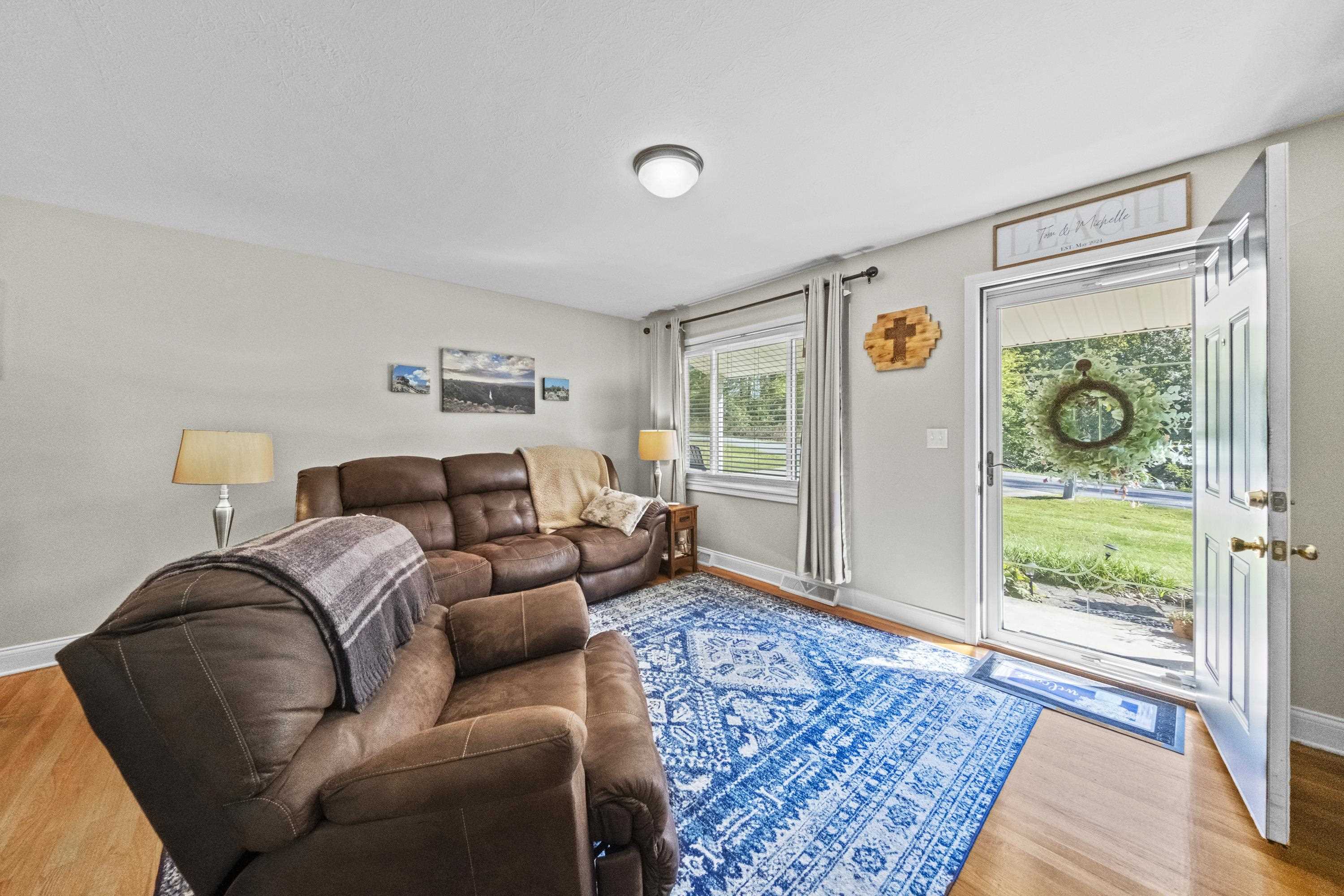 https://zimg.paragon.ice.com/ParagonImages/Property/PH/AABRKY/61355/2/0/0/02e408117f91250df10249409b53cc90/0/c36098abf5fa4458b4e4dc60fcb9d29e/61355-f5adda1f-25ee-43ce-a13b-5a10f50e5314.JPG