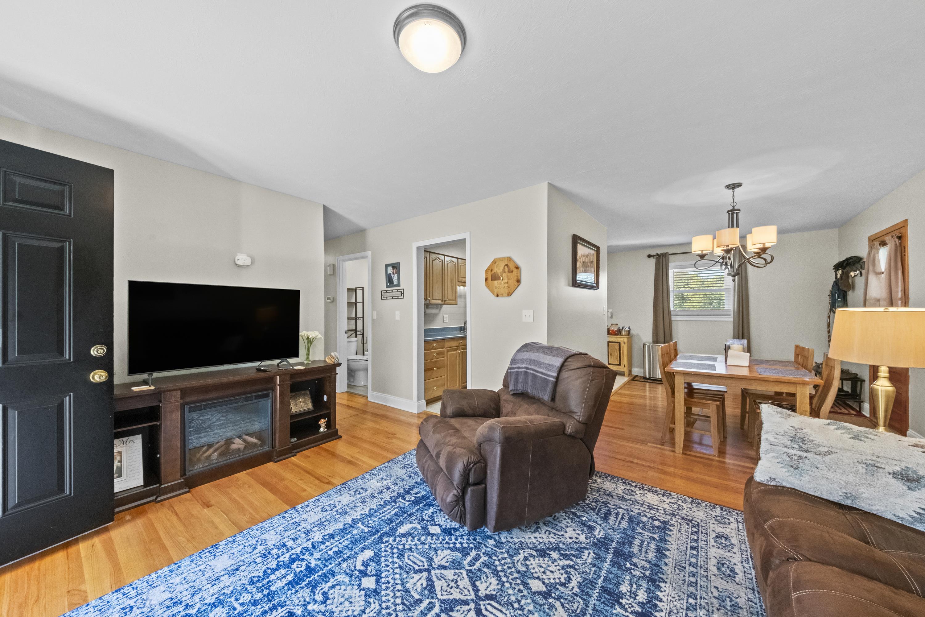 https://zimg.paragon.ice.com/ParagonImages/Property/PH/AABRKY/61355/5/0/0/b5fc2f8ea3c474ffe3b116de21034318/0/c36098abf5fa4458b4e4dc60fcb9d29e/61355-2faac962-1f2b-4e87-8b3e-e70d6ead96b3.JPG