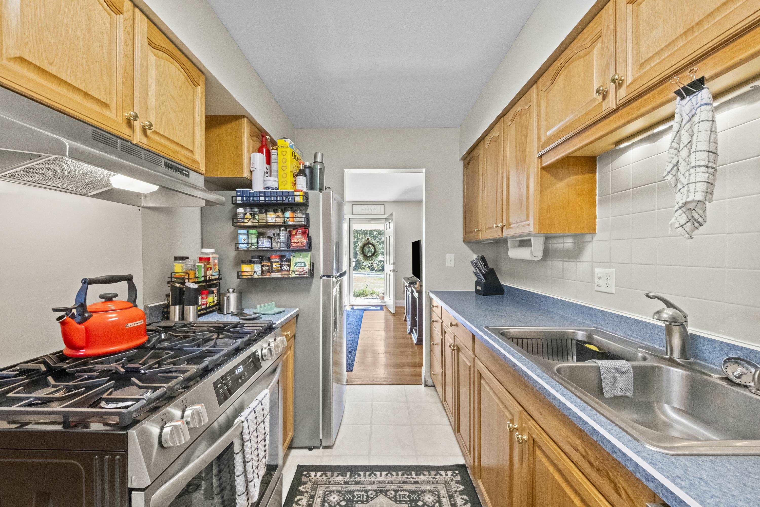 https://zimg.paragon.ice.com/ParagonImages/Property/PH/AABRKY/61355/8/0/0/2d4e917ad00a3193bda288a186e15858/0/c36098abf5fa4458b4e4dc60fcb9d29e/61355-6a88687c-a2f6-4661-ba8c-5eb8a8a69203.JPG