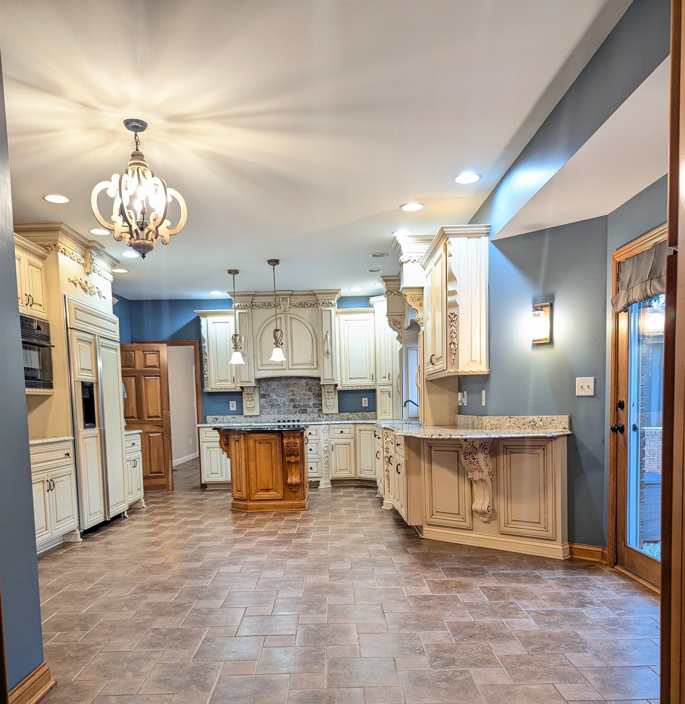 https://zimg.paragon.ice.com/ParagonImages/Property/PH/AABRKY/61356/11/0/0/97dd9203b74a84fabe070ace9ba13f44/0/6bbfa0a4d1125f1a6a0f6950fb88300f/61356-0d5f52fd-1cba-4406-a8b4-9d561b5ef557.JPG