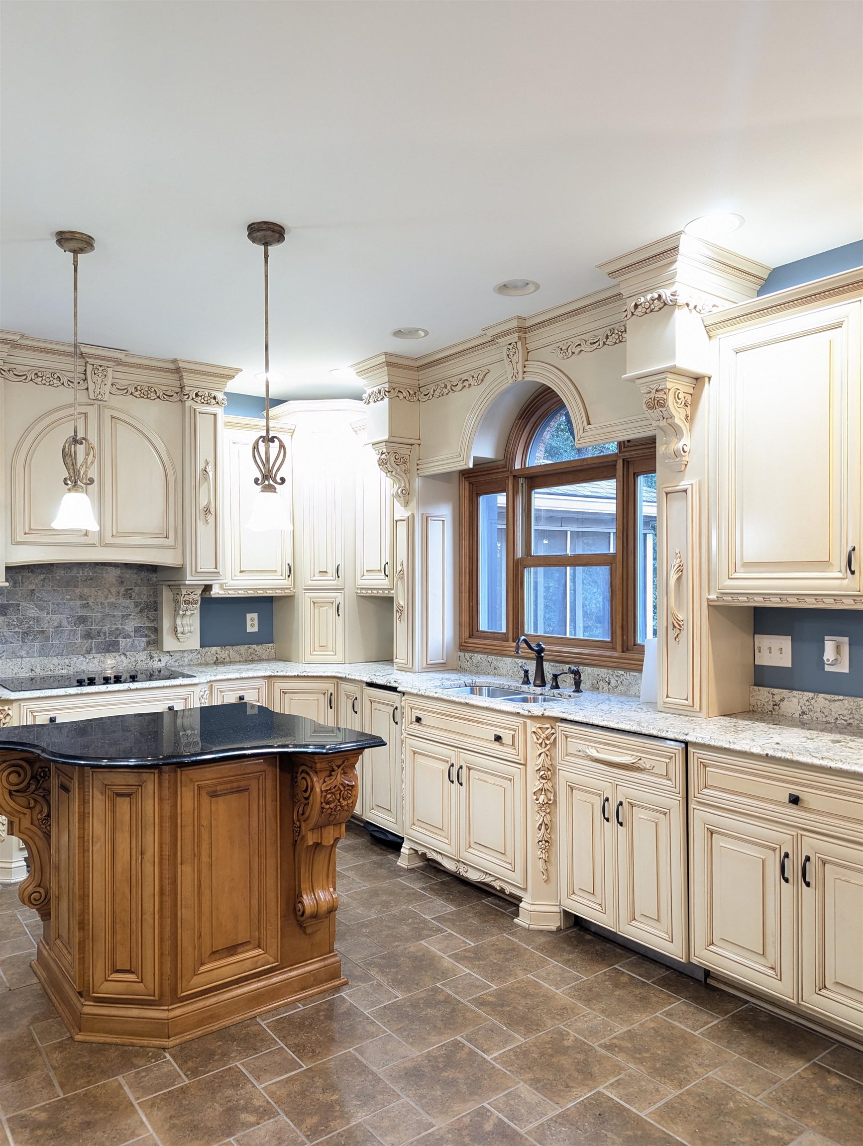 https://zimg.paragon.ice.com/ParagonImages/Property/PH/AABRKY/61356/13/0/0/62bafc3443c41f3489735b2ab6d51774/0/6bbfa0a4d1125f1a6a0f6950fb88300f/61356-76f4a732-624f-4729-be50-db2aa197db37.JPG
