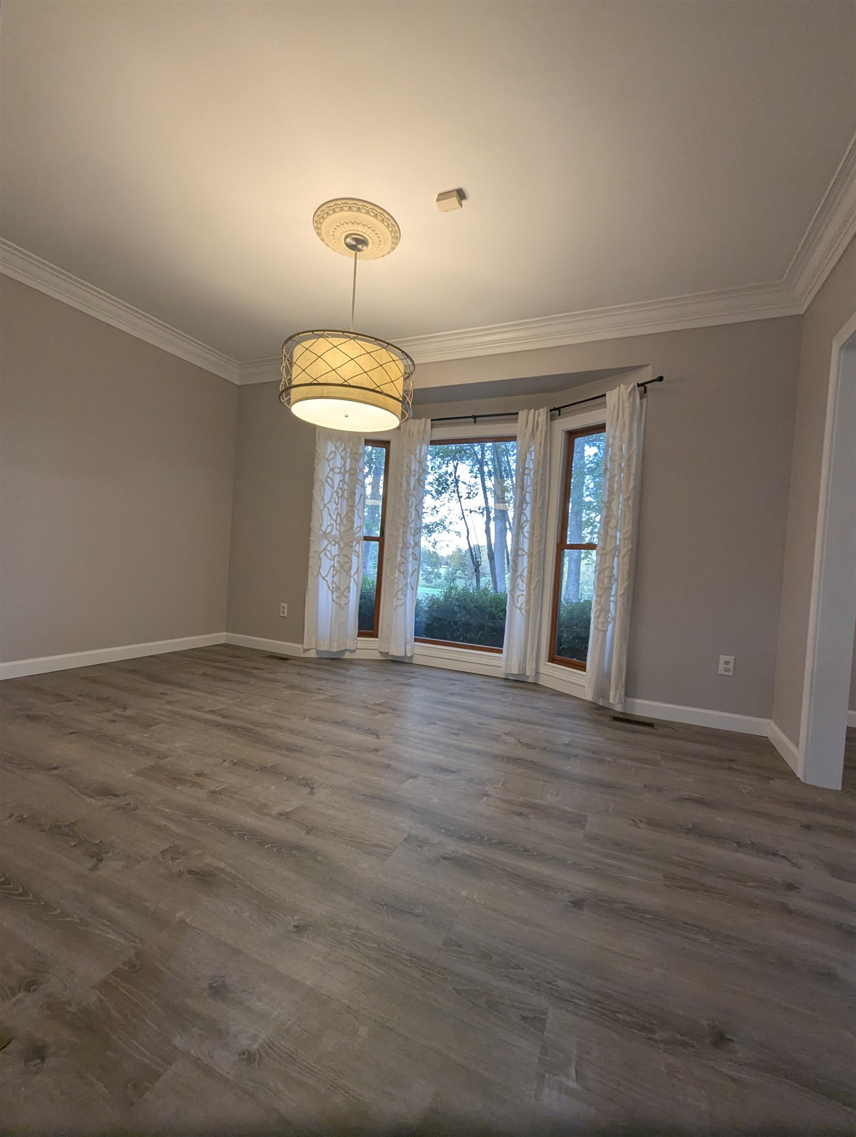 https://zimg.paragon.ice.com/ParagonImages/Property/PH/AABRKY/61356/8/0/0/2504b6fea999e133098c280128114572/0/6bbfa0a4d1125f1a6a0f6950fb88300f/61356-0446e5ce-b682-4f1b-a346-79f08cf37b6c.JPG