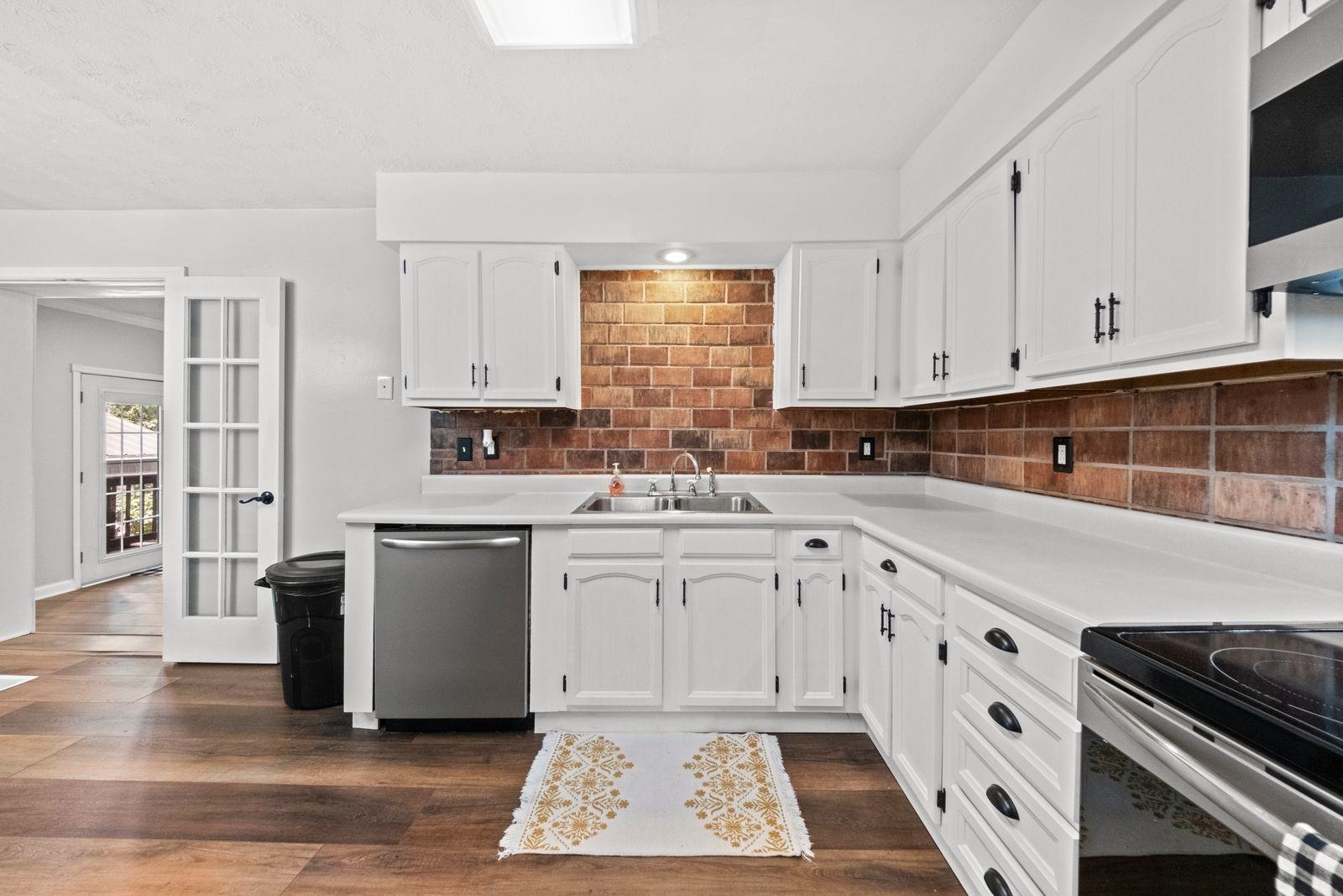 https://zimg.paragon.ice.com/ParagonImages/Property/PH/AABRKY/61358/11/0/0/55b75c5b3214d785d282ebe5b3690a5e/0/6ea295efec344d24a035dfd2eb04af4b/61358-b062fca0-08ff-4df1-9195-d944fe77ed76.JPG