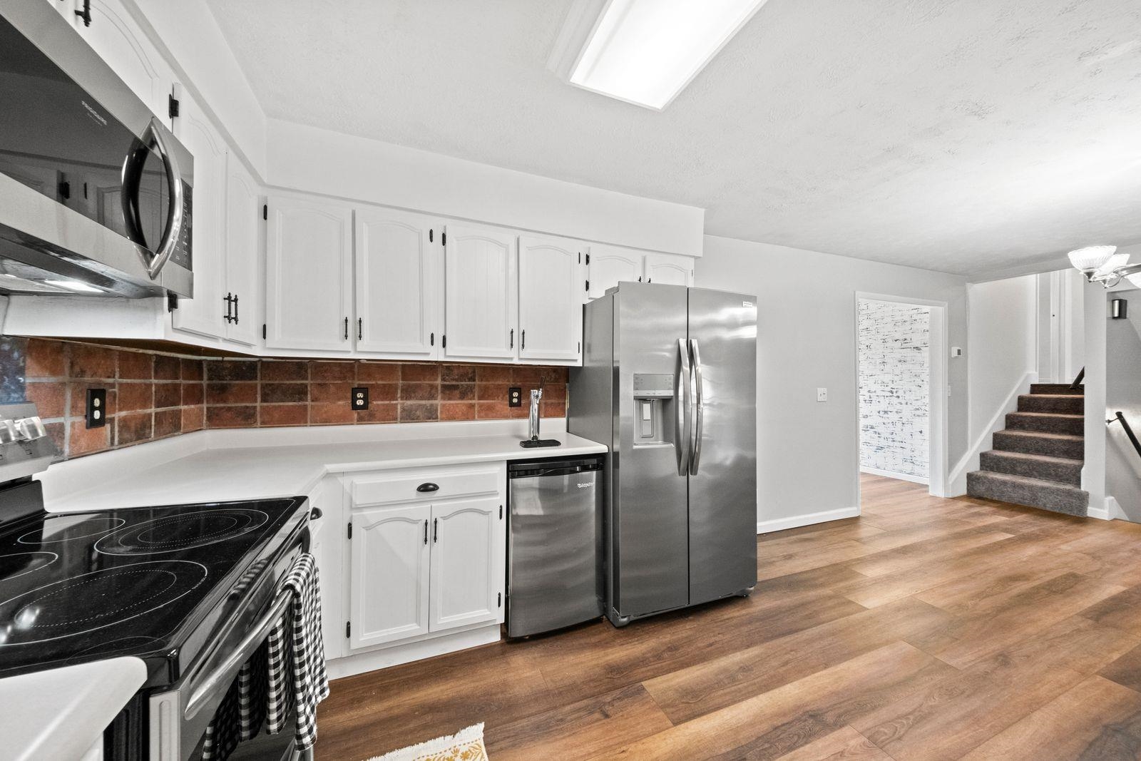 https://zimg.paragon.ice.com/ParagonImages/Property/PH/AABRKY/61358/13/0/0/cb53f7cfb5a08500e382567a44a2ff09/0/6ea295efec344d24a035dfd2eb04af4b/61358-7743dafc-adff-4350-8de2-fb4a3de6cfe4.JPG