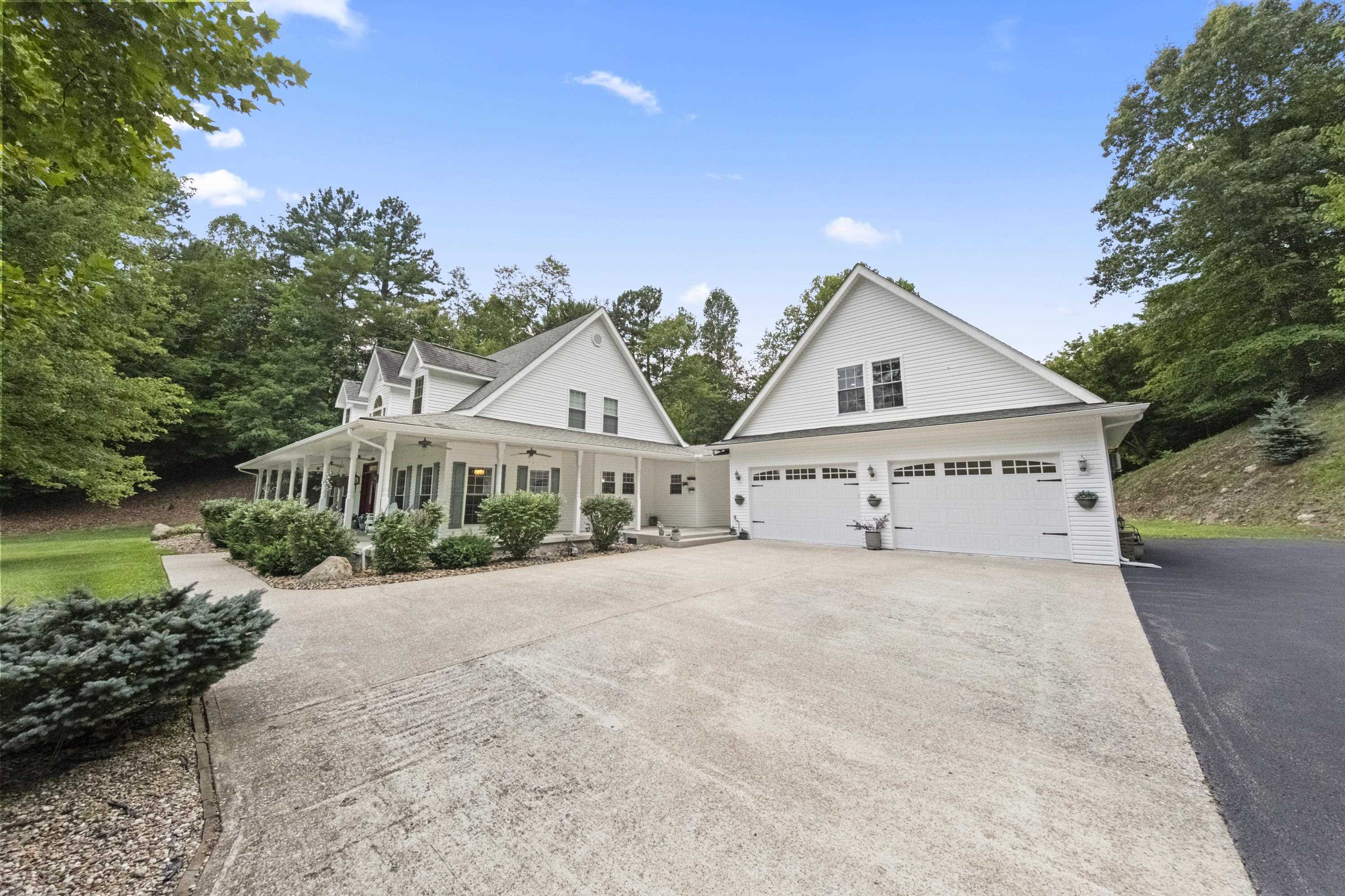 https://zimg.paragon.ice.com/ParagonImages/Property/PH/AABRKY/61365/1/0/0/5f121fb37b55203329f8d9ed7f9b089a/0/a35c66fb1a09add75d470bf880916e11/61365-adb5e1a9-2119-4f5d-a123-2b4a5ecb1b2e.JPG