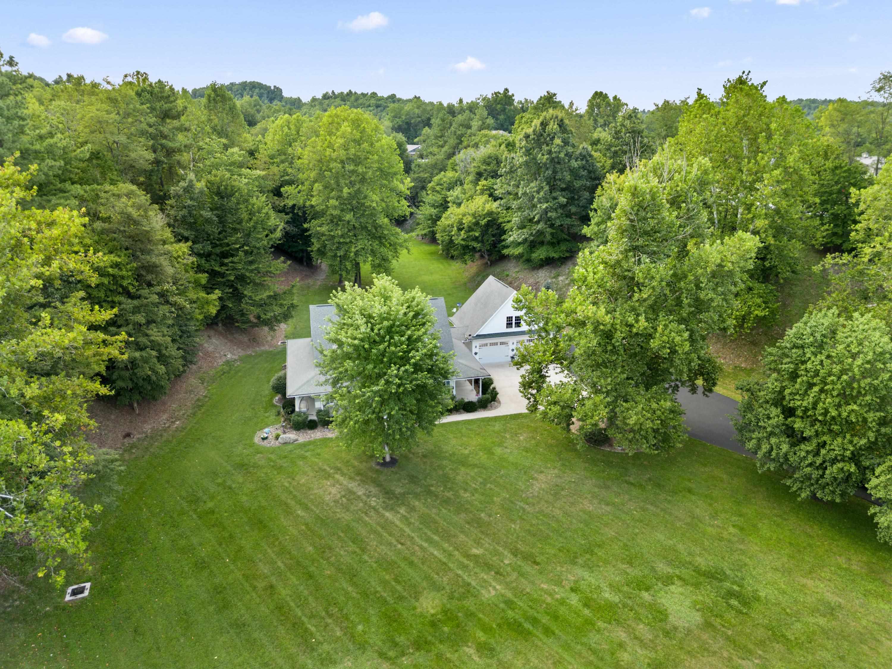 https://zimg.paragon.ice.com/ParagonImages/Property/PH/AABRKY/61365/4/0/0/7504cf38545ca8abe5d34c83e975332b/0/a35c66fb1a09add75d470bf880916e11/61365-1038d7f9-40c9-44d5-acab-c2769c37e1e3.JPG