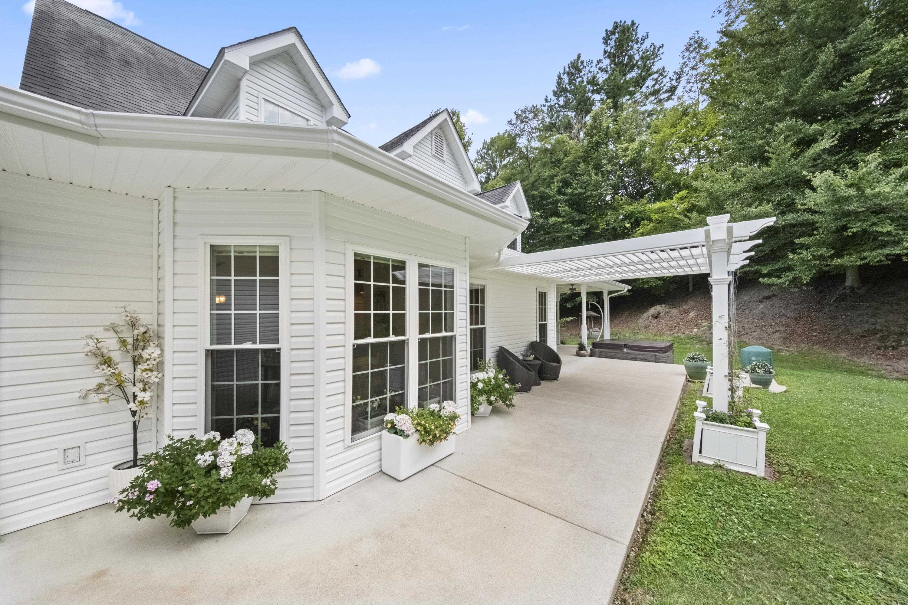https://zimg.paragon.ice.com/ParagonImages/Property/PH/AABRKY/61365/8/0/0/38855c5bdc7cfca7b37057a43fab481d/0/a35c66fb1a09add75d470bf880916e11/61365-65340330-82a7-47cd-ab8c-6b4026a3e39f.JPG