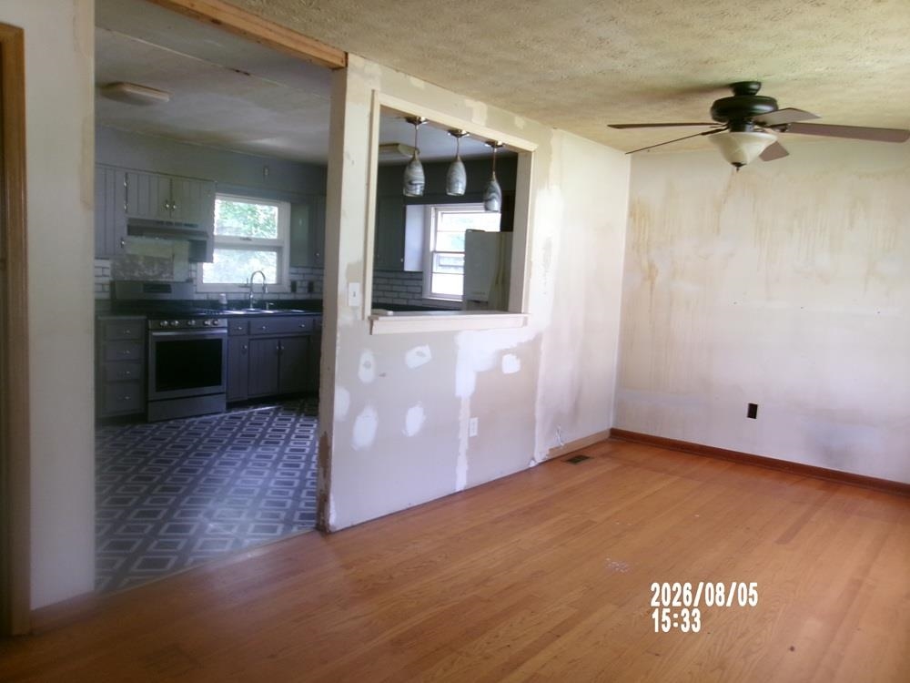 https://zimg.paragon.ice.com/ParagonImages/Property/PH/AABRKY/61366/4/0/0/1870c128dd8873b026c853a08063438f/0/744c8a2754c8a52685d30f5941844898/61366-00bf2d3d-41b3-4b40-a9e0-3b8e46180e35.JPG